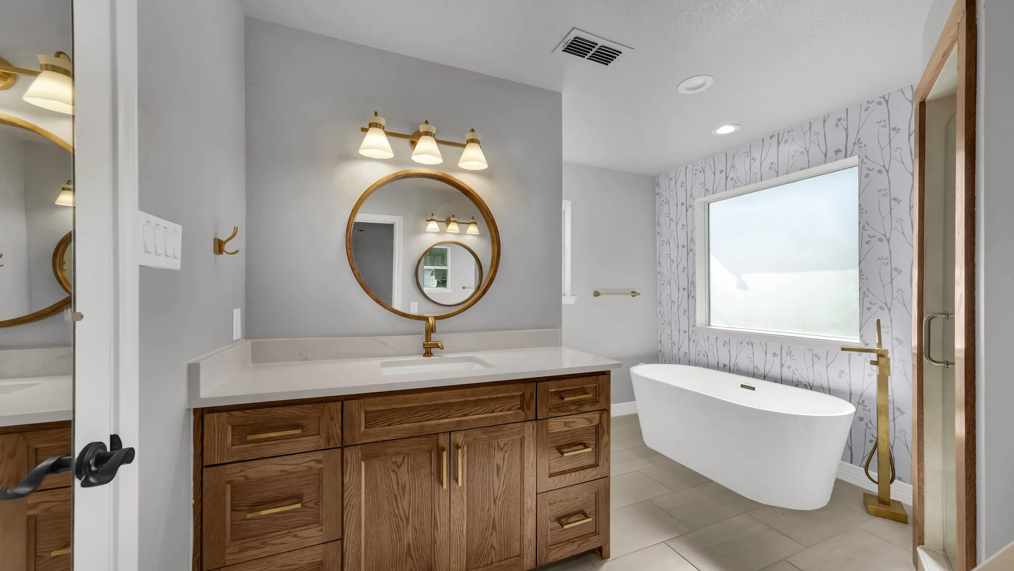 Single Family Residence For Sale in Parker County , 1004 W Lake Drive, Weatherford, Texas 76087, 2 Bedroom, 2 Bathroom, 2 Garage spaces, 1,590 Sqft, built in 0, Preowned, mls#21166190, Real Estate Agent in Weatherford, Homes For Sale in Parker county, Homes For Sale in Weatherford, Realtor in Weatherford Texas, Real Estate Brokerage Independent Realty Texas, Luminita Cordes Realtor