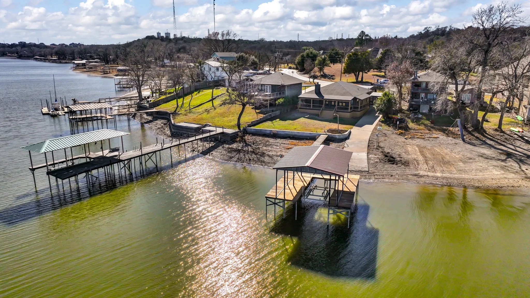 Single Family Residence For Sale in Parker County , 1004 W Lake Drive, Weatherford, Texas 76087, 2 Bedroom, 2 Bathroom, 2 Garage spaces, 1,590 Sqft, built in 0, Preowned, mls#21166190, Real Estate Agent in Weatherford, Homes For Sale in Parker county, Homes For Sale in Weatherford, Realtor in Weatherford Texas, Real Estate Brokerage Independent Realty Texas, Luminita Cordes Realtor