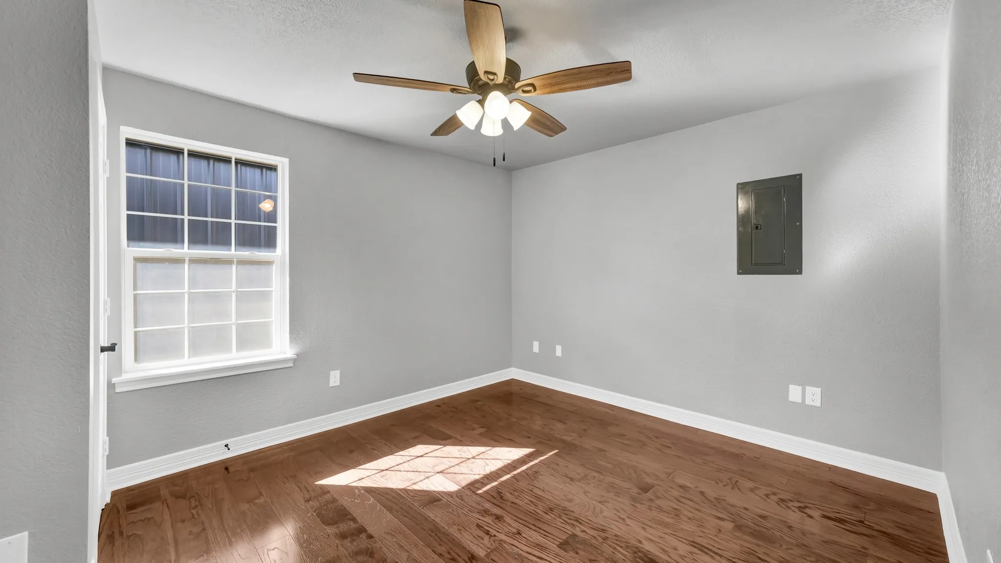 Single Family Residence For Sale in Parker County , 1004 W Lake Drive, Weatherford, Texas 76087, 2 Bedroom, 2 Bathroom, 2 Garage spaces, 1,590 Sqft, built in 0, Preowned, mls#21166190, Real Estate Agent in Weatherford, Homes For Sale in Parker county, Homes For Sale in Weatherford, Realtor in Weatherford Texas, Real Estate Brokerage Independent Realty Texas, Luminita Cordes Realtor