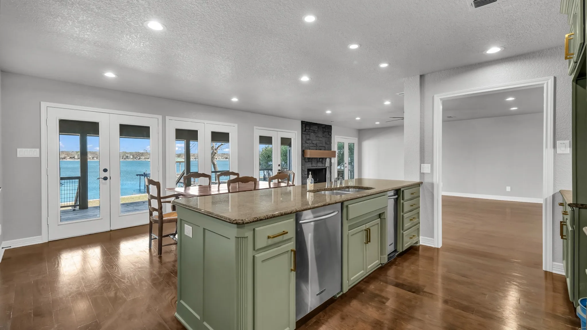 Single Family Residence For Sale in Parker County , 1004 W Lake Drive, Weatherford, Texas 76087, 2 Bedroom, 2 Bathroom, 2 Garage spaces, 1,590 Sqft, built in 0, Preowned, mls#21166190, Real Estate Agent in Weatherford, Homes For Sale in Parker county, Homes For Sale in Weatherford, Realtor in Weatherford Texas, Real Estate Brokerage Independent Realty Texas, Luminita Cordes Realtor