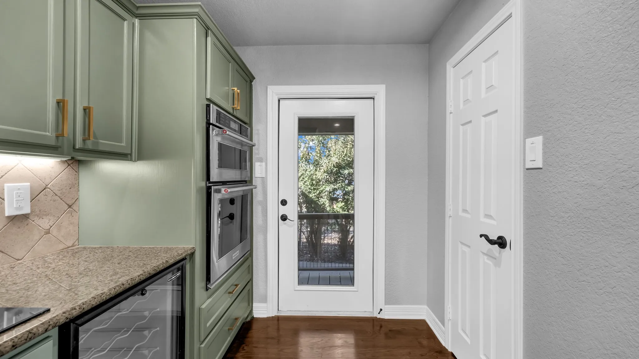 Single Family Residence For Sale in Parker County , 1004 W Lake Drive, Weatherford, Texas 76087, 2 Bedroom, 2 Bathroom, 2 Garage spaces, 1,590 Sqft, built in 0, Preowned, mls#21166190, Real Estate Agent in Weatherford, Homes For Sale in Parker county, Homes For Sale in Weatherford, Realtor in Weatherford Texas, Real Estate Brokerage Independent Realty Texas, Luminita Cordes Realtor