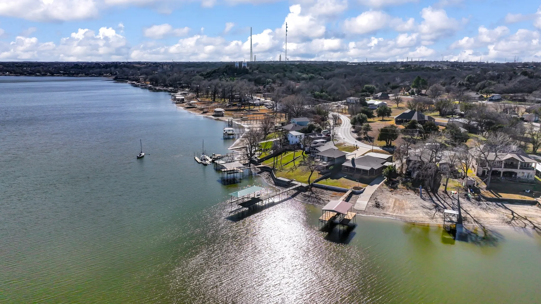 Single Family Residence For Sale in Parker County , 1004 W Lake Drive, Weatherford, Texas 76087, 2 Bedroom, 2 Bathroom, 2 Garage spaces, 1,590 Sqft, built in 0, Preowned, mls#21166190, Real Estate Agent in Weatherford, Homes For Sale in Parker county, Homes For Sale in Weatherford, Realtor in Weatherford Texas, Real Estate Brokerage Independent Realty Texas, Luminita Cordes Realtor