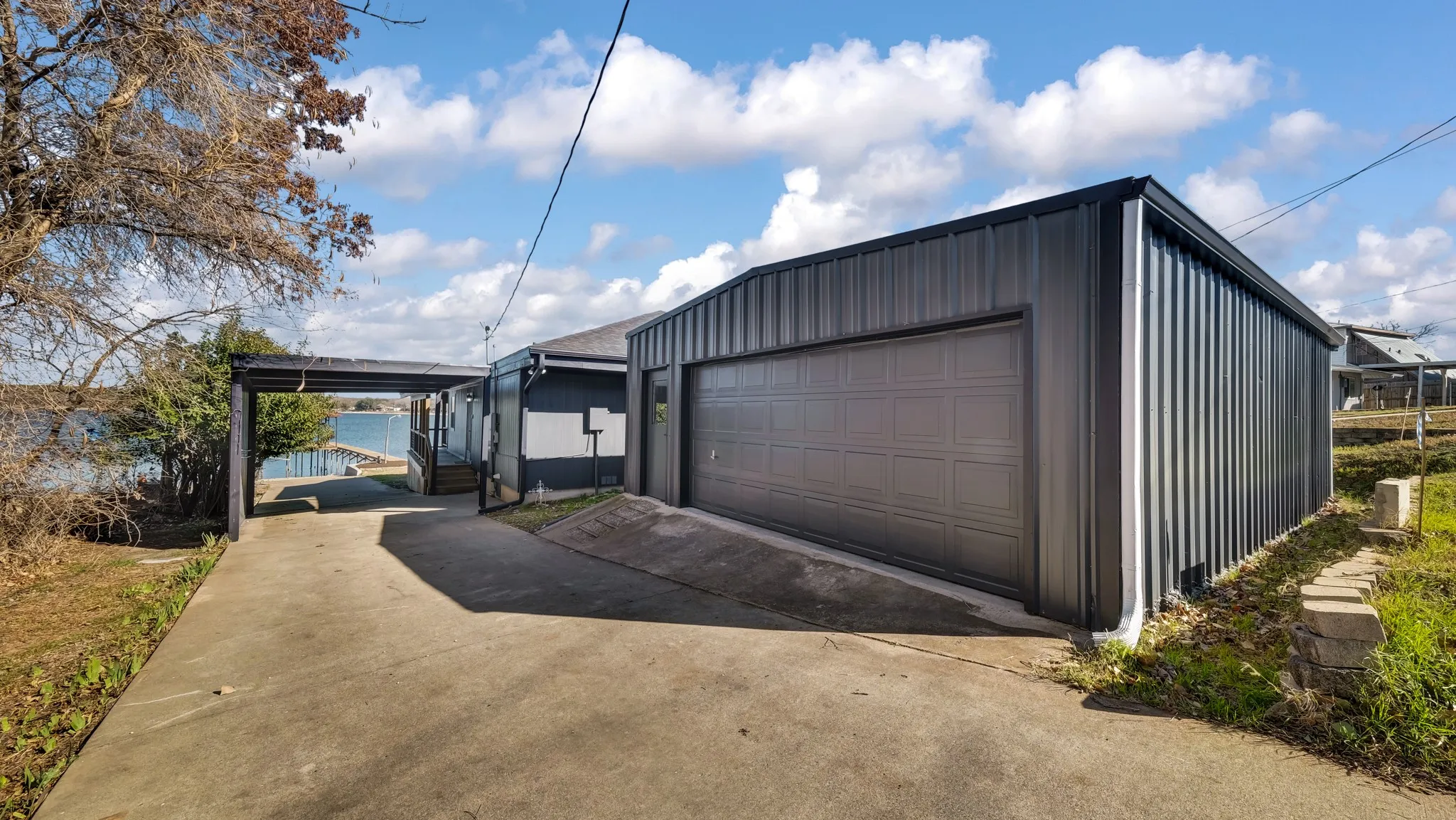 Single Family Residence For Sale in Parker County , 1004 W Lake Drive, Weatherford, Texas 76087, 2 Bedroom, 2 Bathroom, 2 Garage spaces, 1,590 Sqft, built in 0, Preowned, mls#21166190, Real Estate Agent in Weatherford, Homes For Sale in Parker county, Homes For Sale in Weatherford, Realtor in Weatherford Texas, Real Estate Brokerage Independent Realty Texas, Luminita Cordes Realtor