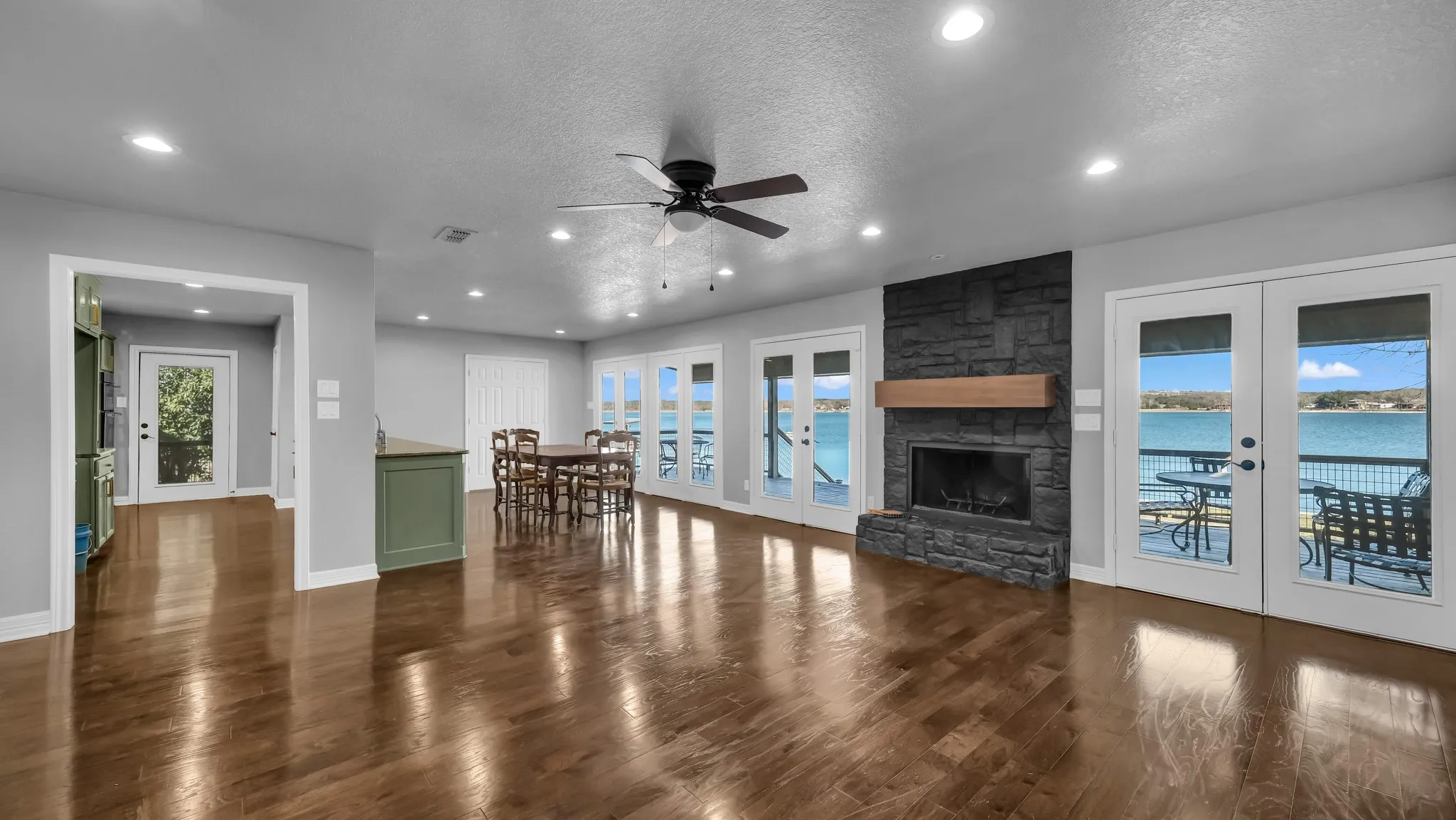 Single Family Residence For Sale in Parker County , 1004 W Lake Drive, Weatherford, Texas 76087, 2 Bedroom, 2 Bathroom, 2 Garage spaces, 1,590 Sqft, built in 0, Preowned, mls#21166190, Real Estate Agent in Weatherford, Homes For Sale in Parker county, Homes For Sale in Weatherford, Realtor in Weatherford Texas, Real Estate Brokerage Independent Realty Texas, Luminita Cordes Realtor