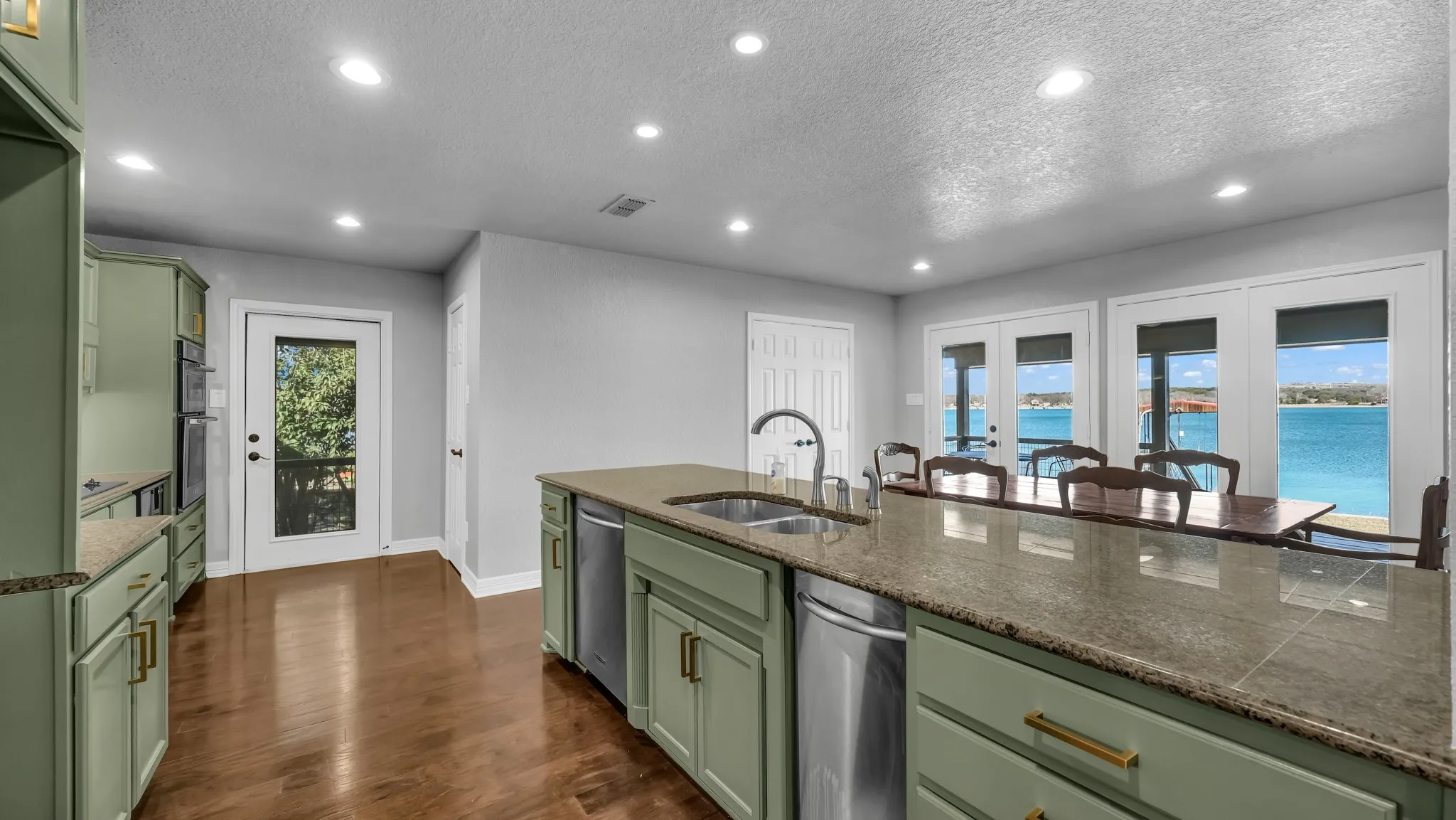 Single Family Residence For Sale in Parker County , 1004 W Lake Drive, Weatherford, Texas 76087, 2 Bedroom, 2 Bathroom, 2 Garage spaces, 1,590 Sqft, built in 0, Preowned, mls#21166190, Real Estate Agent in Weatherford, Homes For Sale in Parker county, Homes For Sale in Weatherford, Realtor in Weatherford Texas, Real Estate Brokerage Independent Realty Texas, Luminita Cordes Realtor