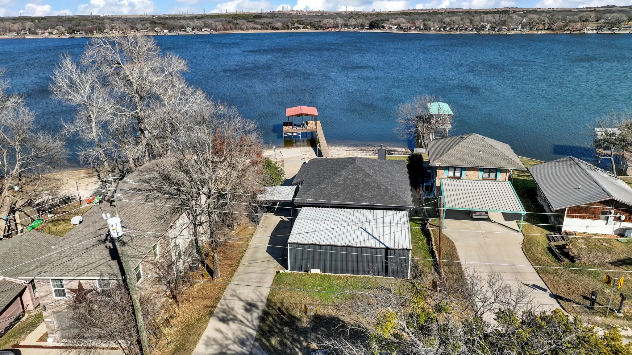 Single Family Residence For Sale in Parker County , 1004 W Lake Drive, Weatherford, Texas 76087, 2 Bedroom, 2 Bathroom, 2 Garage spaces, 1,590 Sqft, built in 0, Preowned, mls#21166190, Real Estate Agent in Weatherford, Homes For Sale in Parker county, Homes For Sale in Weatherford, Realtor in Weatherford Texas, Real Estate Brokerage Independent Realty Texas, Luminita Cordes Realtor
