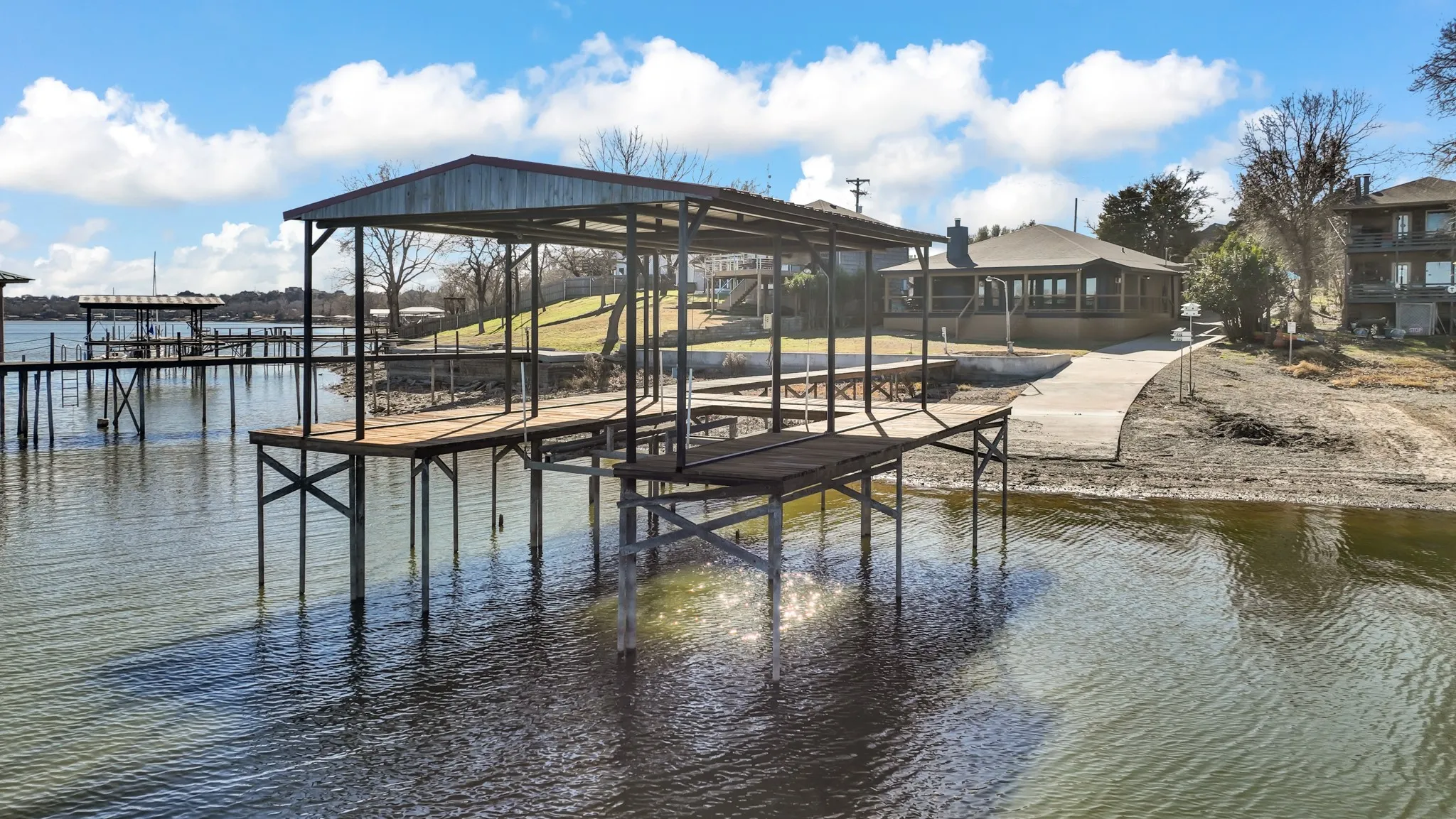 Single Family Residence For Sale in Parker County , 1004 W Lake Drive, Weatherford, Texas 76087, 2 Bedroom, 2 Bathroom, 2 Garage spaces, 1,590 Sqft, built in 0, Preowned, mls#21166190, Real Estate Agent in Weatherford, Homes For Sale in Parker county, Homes For Sale in Weatherford, Realtor in Weatherford Texas, Real Estate Brokerage Independent Realty Texas, Luminita Cordes Realtor