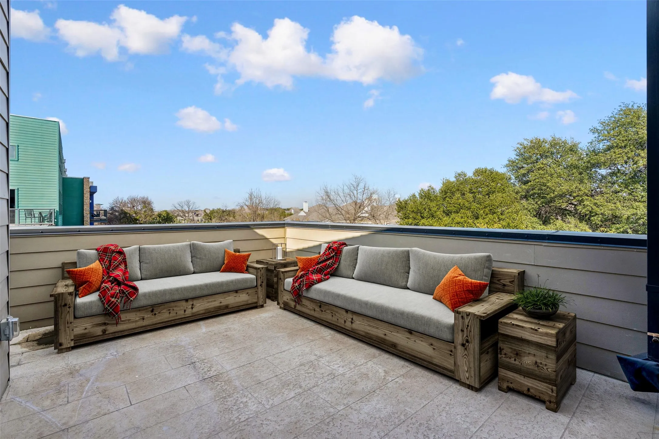 Townhouse For Sale in Dallas County , 3081 Chimes Street, Dallas, Texas 75219, 4 Bedroom, 5 Bathroom, 2 Garage spaces, 2,871 Sqft, built in 2020, Preowned, mls#21165538, Real Estate Agent in Dallas, Homes For Sale in Dallas county, Homes For Sale in Dallas, Realtor in Dallas Texas, Real Estate Brokerage Independent Realty Texas, Luminita Cordes Realtor