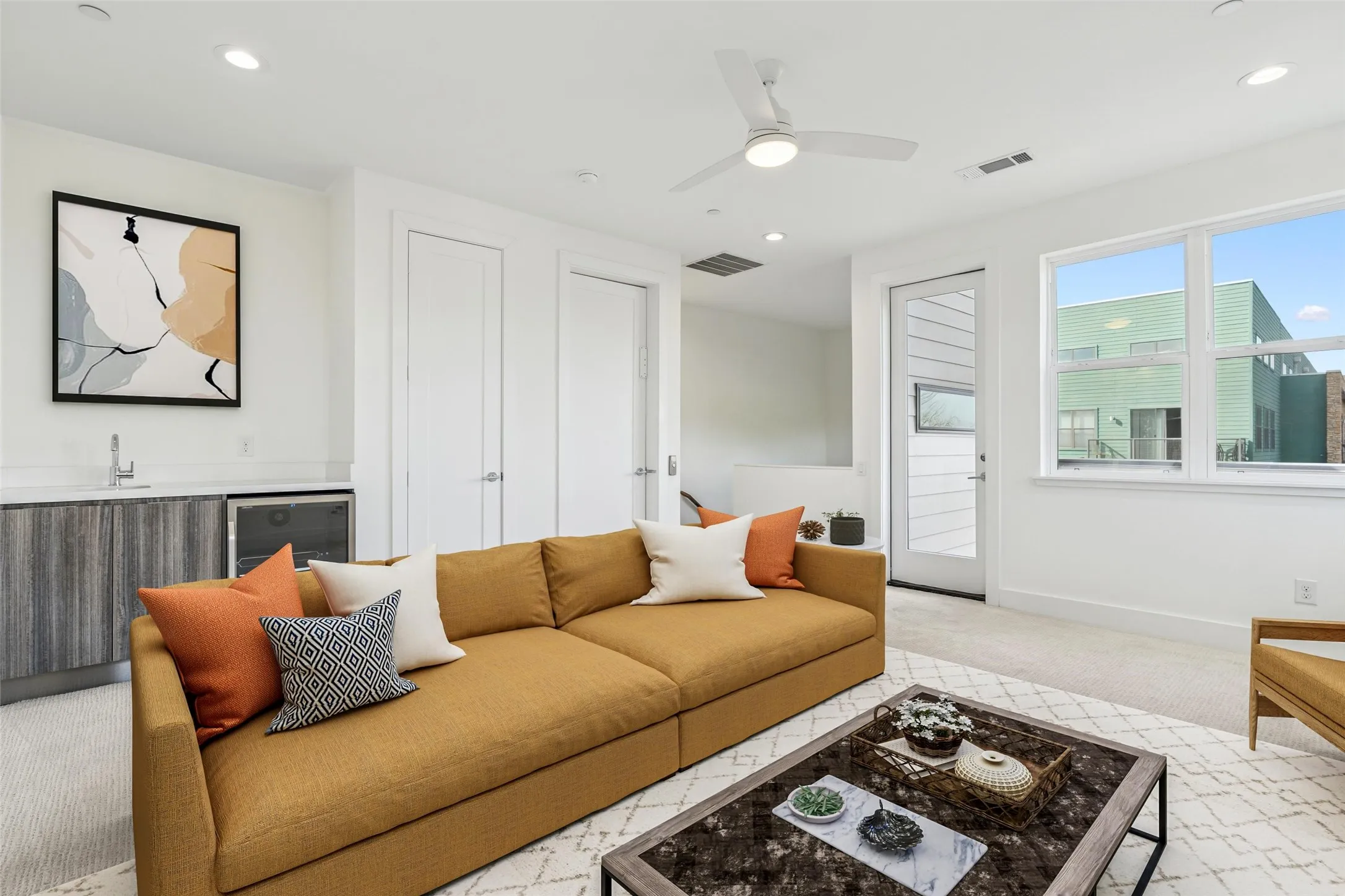 Townhouse For Sale in Dallas County , 3081 Chimes Street, Dallas, Texas 75219, 4 Bedroom, 5 Bathroom, 2 Garage spaces, 2,871 Sqft, built in 2020, Preowned, mls#21165538, Real Estate Agent in Dallas, Homes For Sale in Dallas county, Homes For Sale in Dallas, Realtor in Dallas Texas, Real Estate Brokerage Independent Realty Texas, Luminita Cordes Realtor