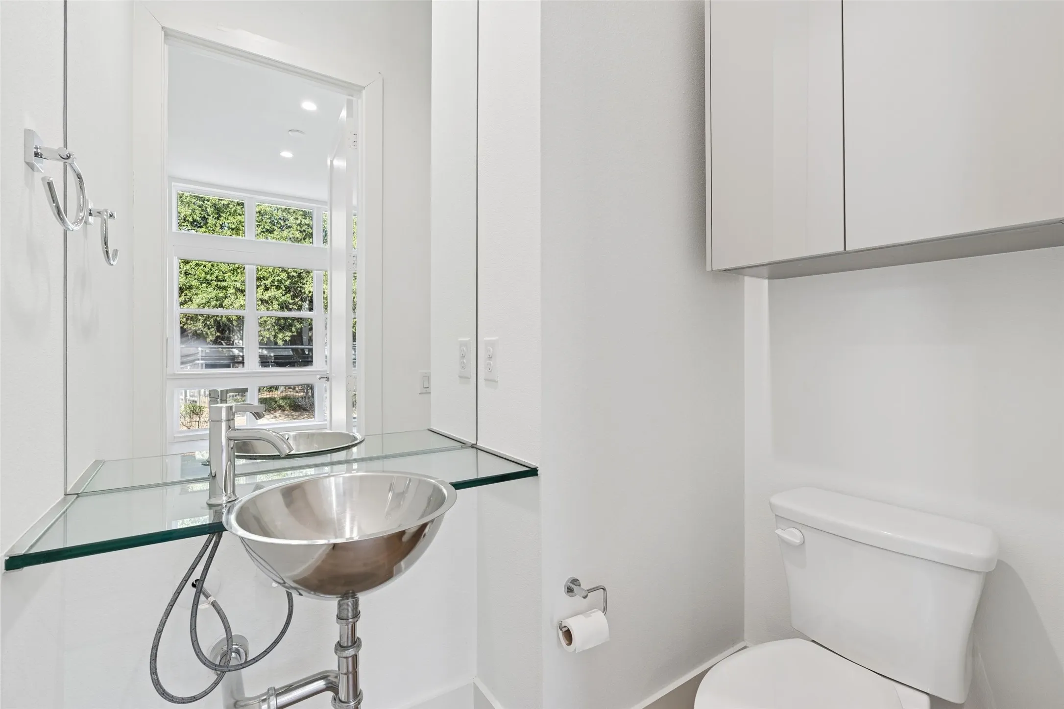 Townhouse For Sale in Dallas County , 3081 Chimes Street, Dallas, Texas 75219, 4 Bedroom, 5 Bathroom, 2 Garage spaces, 2,871 Sqft, built in 2020, Preowned, mls#21165538, Real Estate Agent in Dallas, Homes For Sale in Dallas county, Homes For Sale in Dallas, Realtor in Dallas Texas, Real Estate Brokerage Independent Realty Texas, Luminita Cordes Realtor