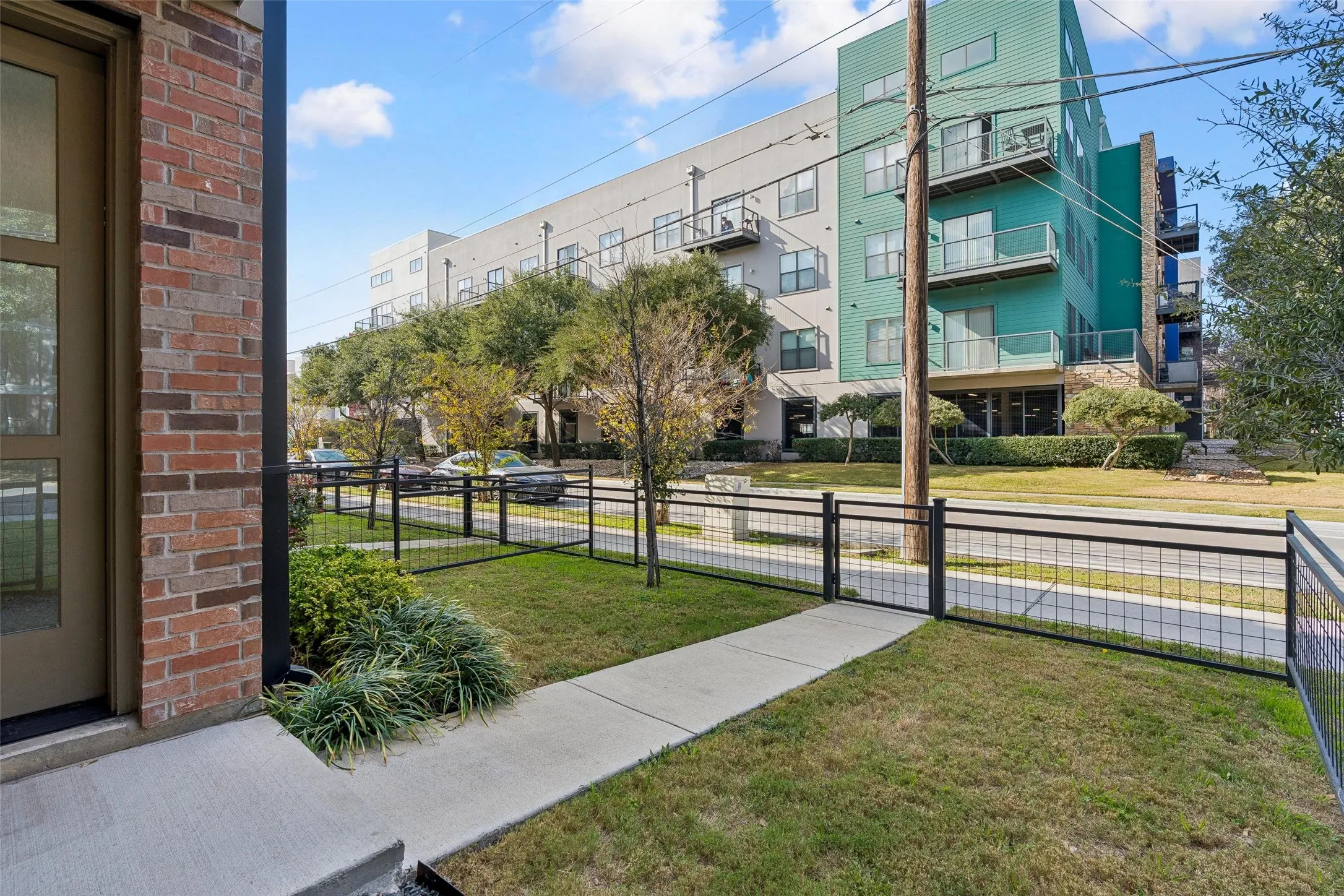 Townhouse For Sale in Dallas County , 3081 Chimes Street, Dallas, Texas 75219, 4 Bedroom, 5 Bathroom, 2 Garage spaces, 2,871 Sqft, built in 2020, Preowned, mls#21165538, Real Estate Agent in Dallas, Homes For Sale in Dallas county, Homes For Sale in Dallas, Realtor in Dallas Texas, Real Estate Brokerage Independent Realty Texas, Luminita Cordes Realtor
