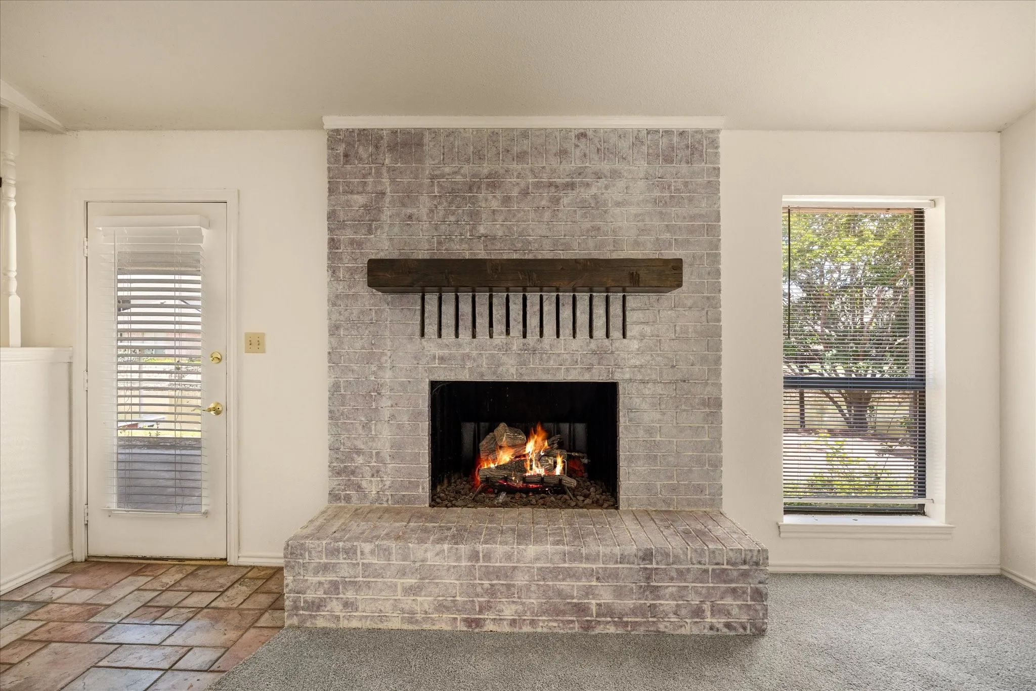 Single Family Residence For Sale in Hood County , 706 Tahiti Drive, Granbury, Texas 76048, 3 Bedroom, 2 Bathroom, 2 Garage spaces, 1,620 Sqft, built in 1985, Preowned, mls#21166445, Real Estate Agent in Granbury, Homes For Sale in Hood county, Homes For Sale in Granbury, Realtor in Granbury Texas, Real Estate Brokerage Independent Realty Texas, Luminita Cordes Realtor