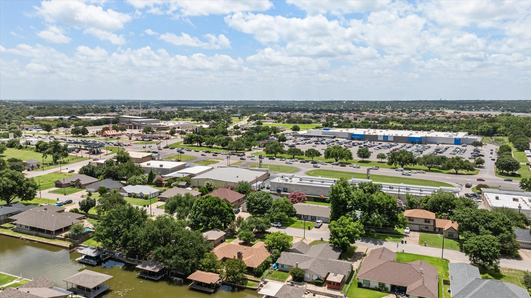 Single Family Residence For Sale in Hood County , 706 Tahiti Drive, Granbury, Texas 76048, 3 Bedroom, 2 Bathroom, 2 Garage spaces, 1,620 Sqft, built in 1985, Preowned, mls#21166445, Real Estate Agent in Granbury, Homes For Sale in Hood county, Homes For Sale in Granbury, Realtor in Granbury Texas, Real Estate Brokerage Independent Realty Texas, Luminita Cordes Realtor