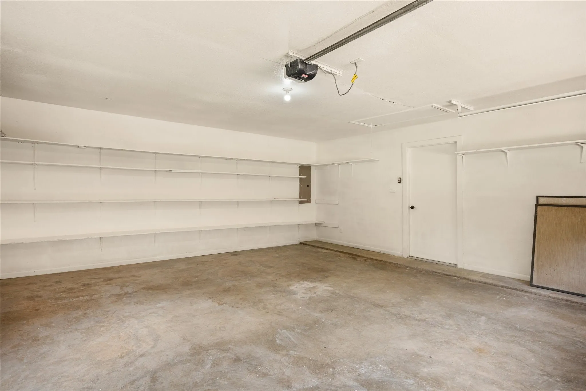 Single Family Residence For Sale in Hood County , 706 Tahiti Drive, Granbury, Texas 76048, 3 Bedroom, 2 Bathroom, 2 Garage spaces, 1,620 Sqft, built in 1985, Preowned, mls#21166445, Real Estate Agent in Granbury, Homes For Sale in Hood county, Homes For Sale in Granbury, Realtor in Granbury Texas, Real Estate Brokerage Independent Realty Texas, Luminita Cordes Realtor