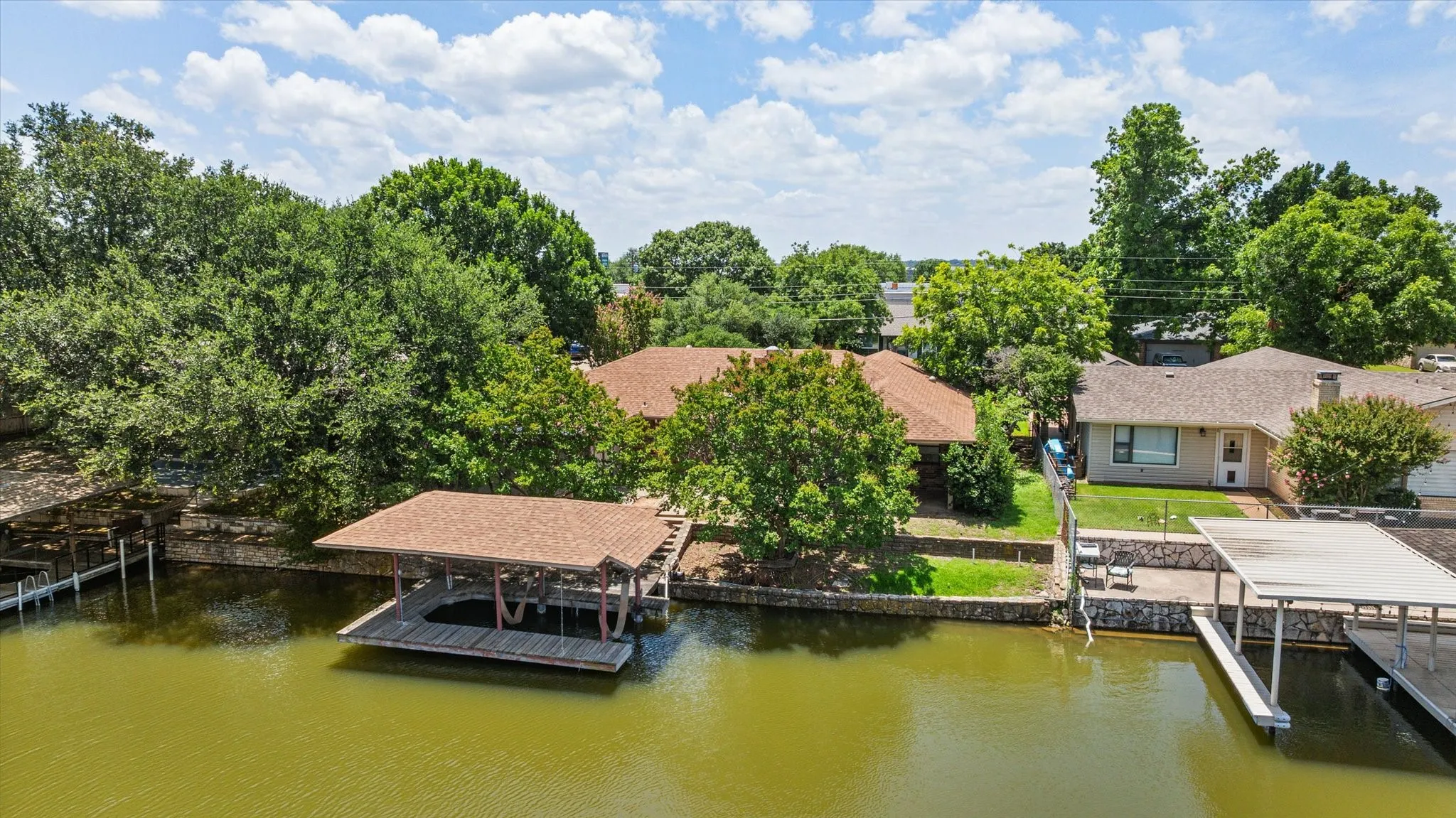 Single Family Residence For Sale in Hood County , 706 Tahiti Drive, Granbury, Texas 76048, 3 Bedroom, 2 Bathroom, 2 Garage spaces, 1,620 Sqft, built in 1985, Preowned, mls#21166445, Real Estate Agent in Granbury, Homes For Sale in Hood county, Homes For Sale in Granbury, Realtor in Granbury Texas, Real Estate Brokerage Independent Realty Texas, Luminita Cordes Realtor