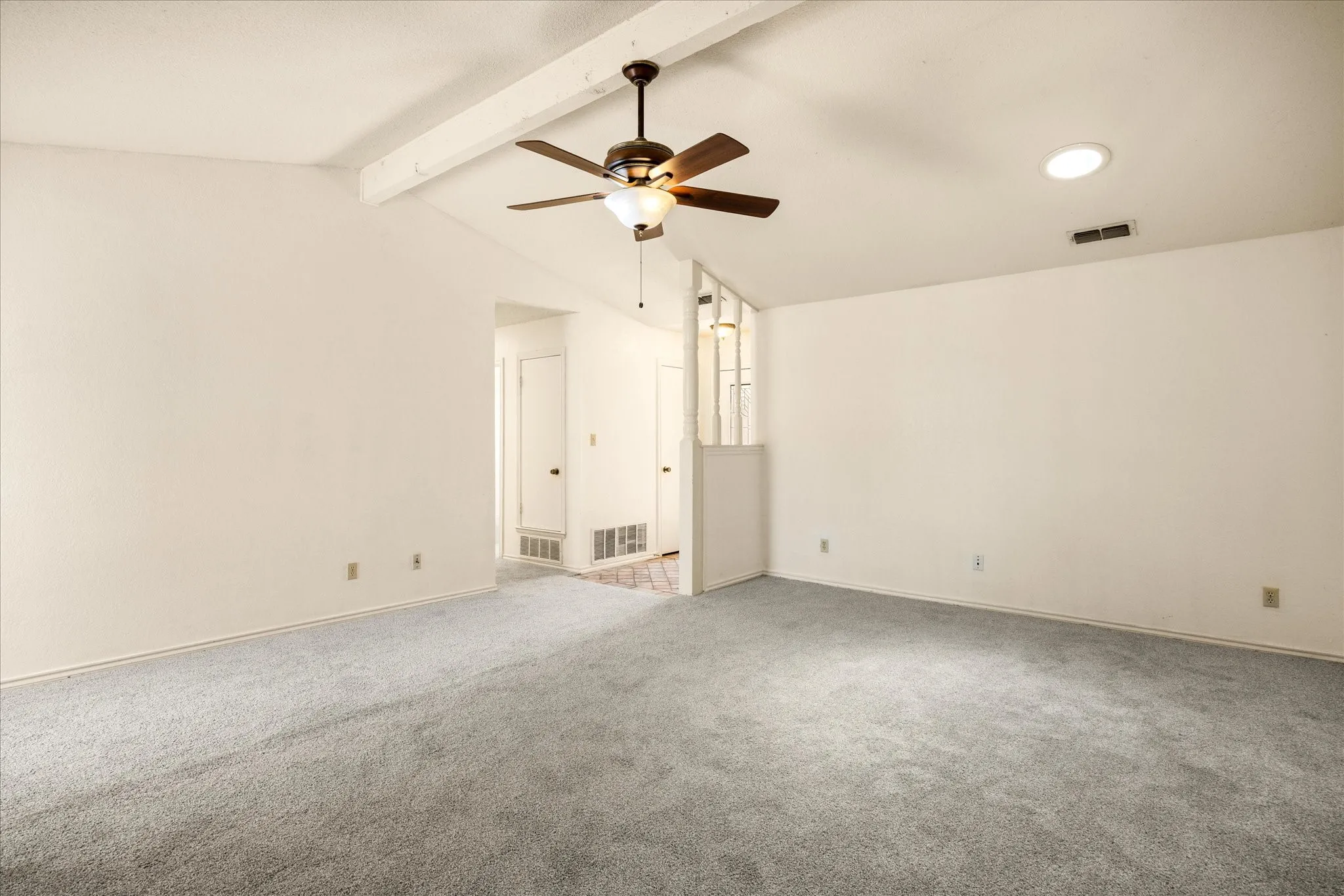 Single Family Residence For Sale in Hood County , 706 Tahiti Drive, Granbury, Texas 76048, 3 Bedroom, 2 Bathroom, 2 Garage spaces, 1,620 Sqft, built in 1985, Preowned, mls#21166445, Real Estate Agent in Granbury, Homes For Sale in Hood county, Homes For Sale in Granbury, Realtor in Granbury Texas, Real Estate Brokerage Independent Realty Texas, Luminita Cordes Realtor