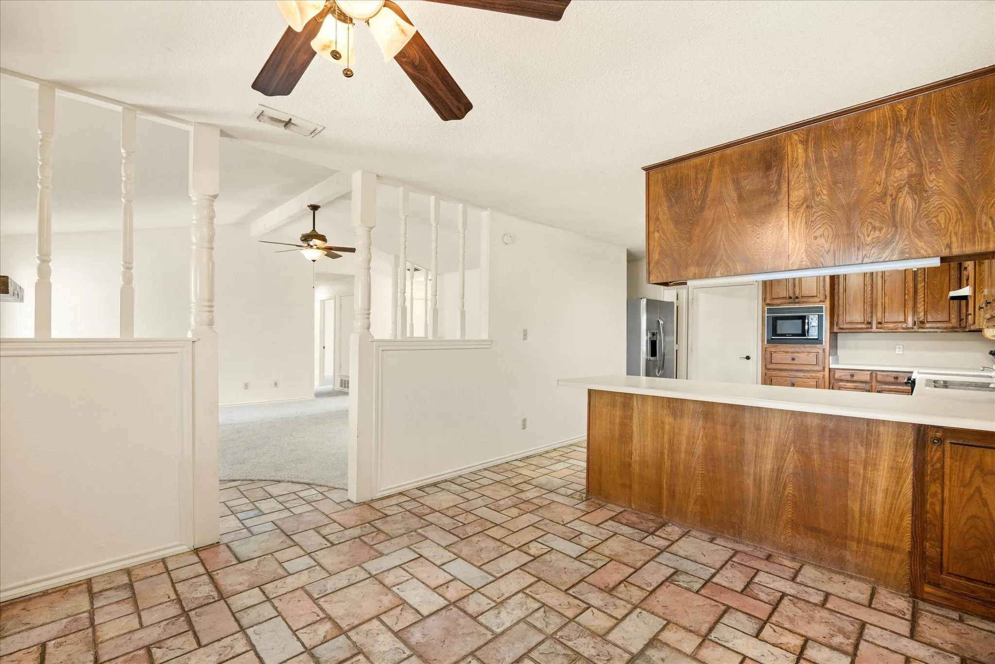 Single Family Residence For Sale in Hood County , 706 Tahiti Drive, Granbury, Texas 76048, 3 Bedroom, 2 Bathroom, 2 Garage spaces, 1,620 Sqft, built in 1985, Preowned, mls#21166445, Real Estate Agent in Granbury, Homes For Sale in Hood county, Homes For Sale in Granbury, Realtor in Granbury Texas, Real Estate Brokerage Independent Realty Texas, Luminita Cordes Realtor