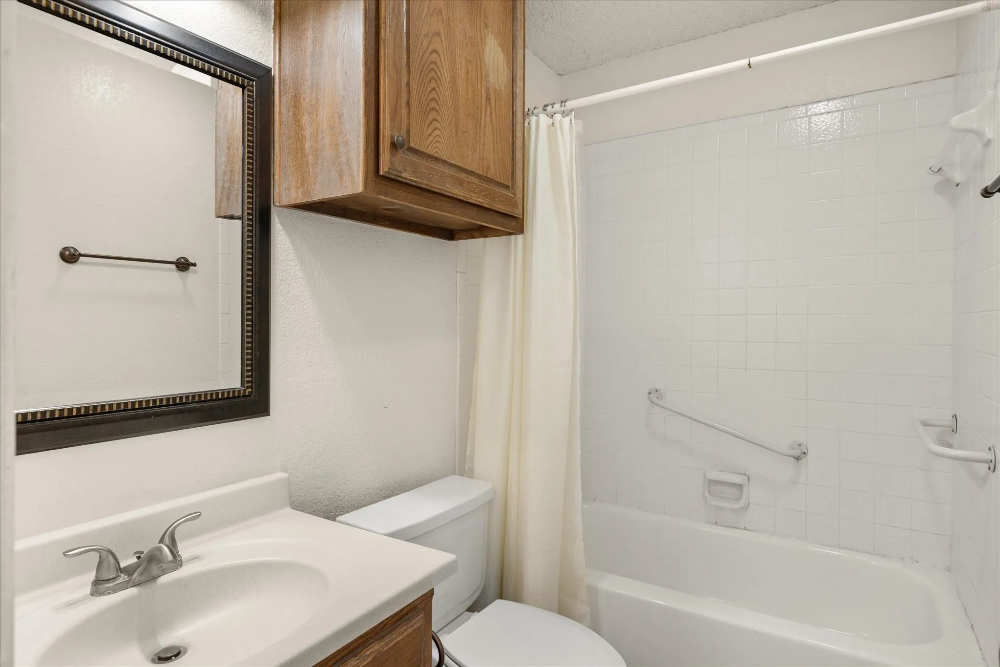 Single Family Residence For Sale in Hood County , 706 Tahiti Drive, Granbury, Texas 76048, 3 Bedroom, 2 Bathroom, 2 Garage spaces, 1,620 Sqft, built in 1985, Preowned, mls#21166445, Real Estate Agent in Granbury, Homes For Sale in Hood county, Homes For Sale in Granbury, Realtor in Granbury Texas, Real Estate Brokerage Independent Realty Texas, Luminita Cordes Realtor
