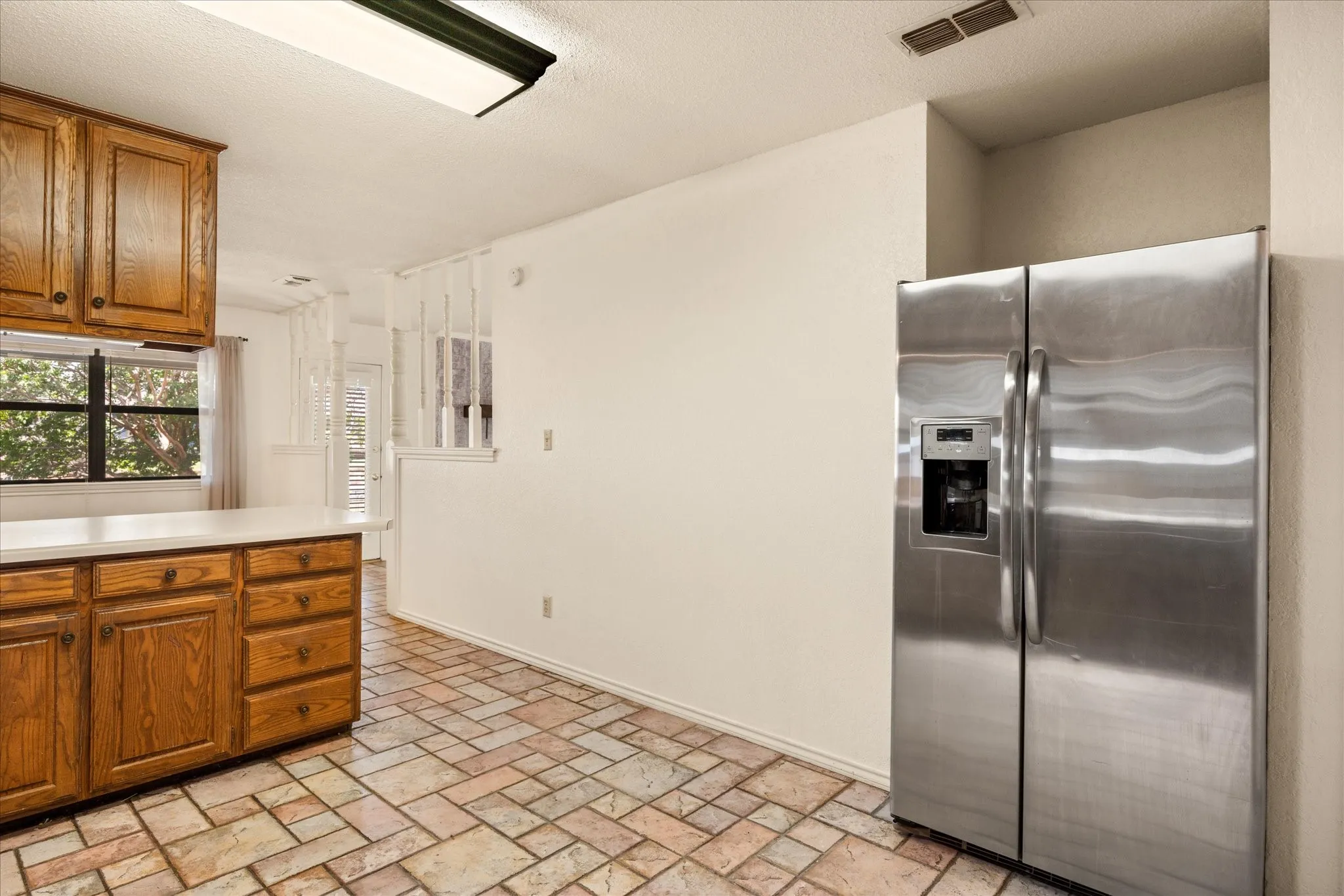 Single Family Residence For Sale in Hood County , 706 Tahiti Drive, Granbury, Texas 76048, 3 Bedroom, 2 Bathroom, 2 Garage spaces, 1,620 Sqft, built in 1985, Preowned, mls#21166445, Real Estate Agent in Granbury, Homes For Sale in Hood county, Homes For Sale in Granbury, Realtor in Granbury Texas, Real Estate Brokerage Independent Realty Texas, Luminita Cordes Realtor