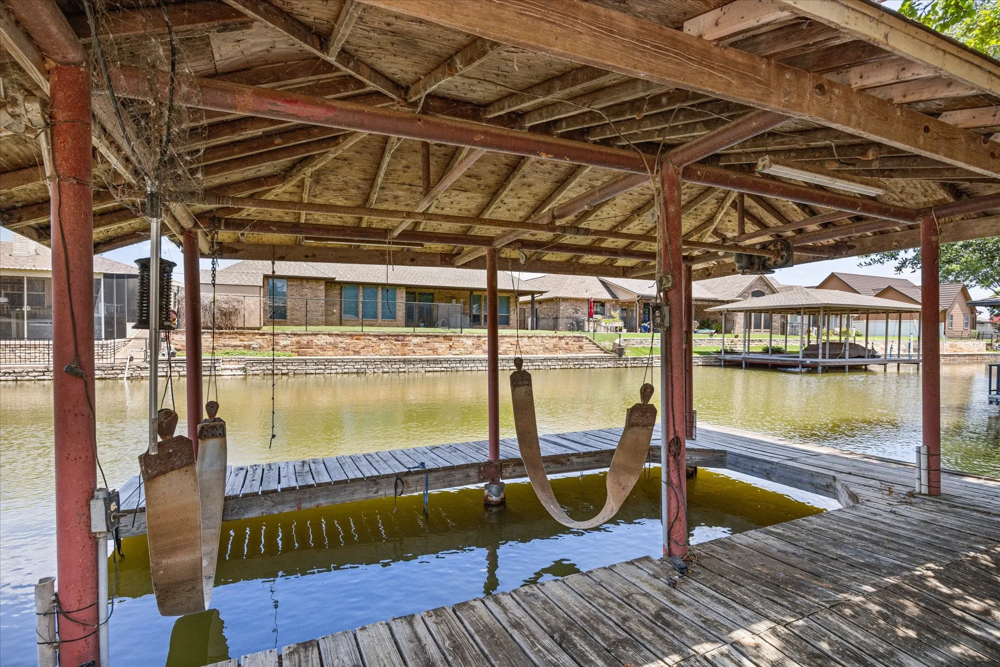 Single Family Residence For Sale in Hood County , 706 Tahiti Drive, Granbury, Texas 76048, 3 Bedroom, 2 Bathroom, 2 Garage spaces, 1,620 Sqft, built in 1985, Preowned, mls#21166445, Real Estate Agent in Granbury, Homes For Sale in Hood county, Homes For Sale in Granbury, Realtor in Granbury Texas, Real Estate Brokerage Independent Realty Texas, Luminita Cordes Realtor