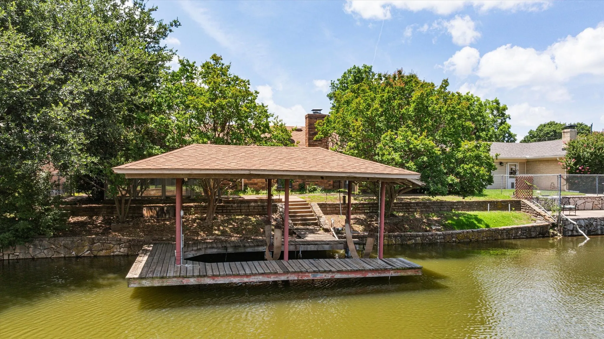 Single Family Residence For Sale in Hood County , 706 Tahiti Drive, Granbury, Texas 76048, 3 Bedroom, 2 Bathroom, 2 Garage spaces, 1,620 Sqft, built in 1985, Preowned, mls#21166445, Real Estate Agent in Granbury, Homes For Sale in Hood county, Homes For Sale in Granbury, Realtor in Granbury Texas, Real Estate Brokerage Independent Realty Texas, Luminita Cordes Realtor