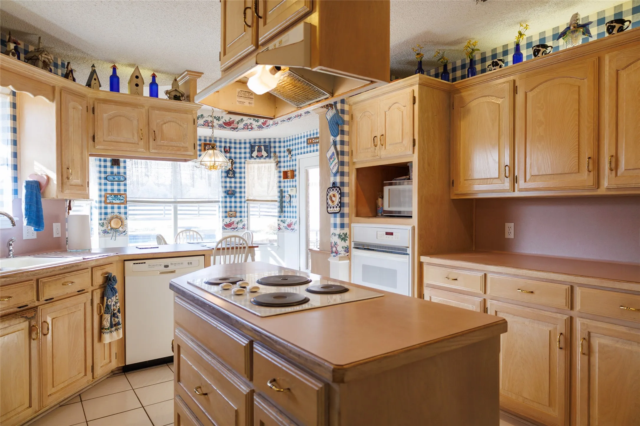 Farm For Sale in Smith County , 12987 County Road 452, Lindale, Texas 75771, 3 Bedrooms, 2 Bathrooms, 2 Garage spaces, 2,042 Sqft, built in 1994, Preowned, Price $995,000, mls#21166419, Real Estate Agent in Lindale, Homes For Sale in Smith county, Homes For Sale in Lindale, Realtor in Lindale Texas, Real Estate Brokerage Independent Realty Texas, Luminita Cordes Realtor