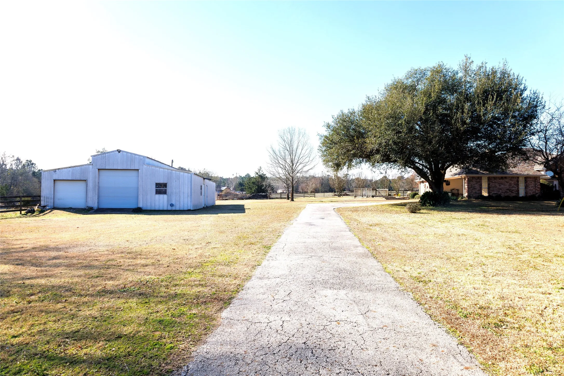 Farm For Sale in Smith County , 12987 County Road 452, Lindale, Texas 75771, 3 Bedrooms, 2 Bathrooms, 2 Garage spaces, 2,042 Sqft, built in 1994, Preowned, Price $995,000, mls#21166419, Real Estate Agent in Lindale, Homes For Sale in Smith county, Homes For Sale in Lindale, Realtor in Lindale Texas, Real Estate Brokerage Independent Realty Texas, Luminita Cordes Realtor