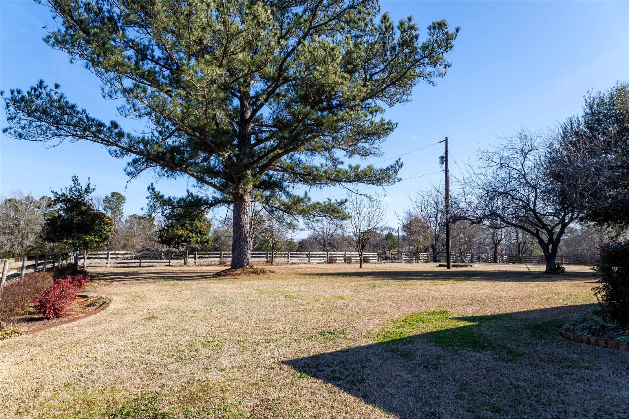 Farm For Sale in Smith County , 12987 County Road 452, Lindale, Texas 75771, 3 Bedrooms, 2 Bathrooms, 2 Garage spaces, 2,042 Sqft, built in 1994, Preowned, Price $995,000, mls#21166419, Real Estate Agent in Lindale, Homes For Sale in Smith county, Homes For Sale in Lindale, Realtor in Lindale Texas, Real Estate Brokerage Independent Realty Texas, Luminita Cordes Realtor