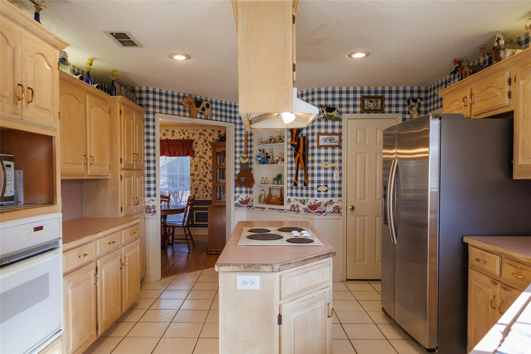 Farm For Sale in Smith County , 12987 County Road 452, Lindale, Texas 75771, 3 Bedrooms, 2 Bathrooms, 2 Garage spaces, 2,042 Sqft, built in 1994, Preowned, Price $995,000, mls#21166419, Real Estate Agent in Lindale, Homes For Sale in Smith county, Homes For Sale in Lindale, Realtor in Lindale Texas, Real Estate Brokerage Independent Realty Texas, Luminita Cordes Realtor