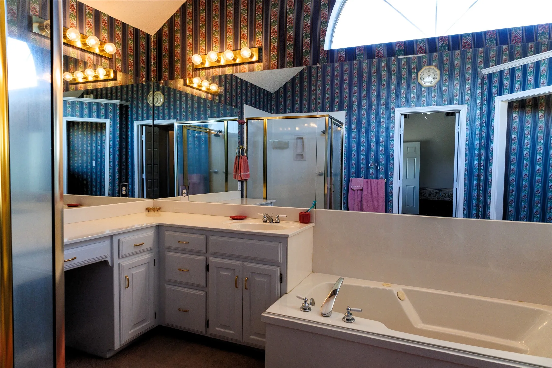 Farm For Sale in Smith County , 12987 County Road 452, Lindale, Texas 75771, 3 Bedrooms, 2 Bathrooms, 2 Garage spaces, 2,042 Sqft, built in 1994, Preowned, Price $995,000, mls#21166419, Real Estate Agent in Lindale, Homes For Sale in Smith county, Homes For Sale in Lindale, Realtor in Lindale Texas, Real Estate Brokerage Independent Realty Texas, Luminita Cordes Realtor