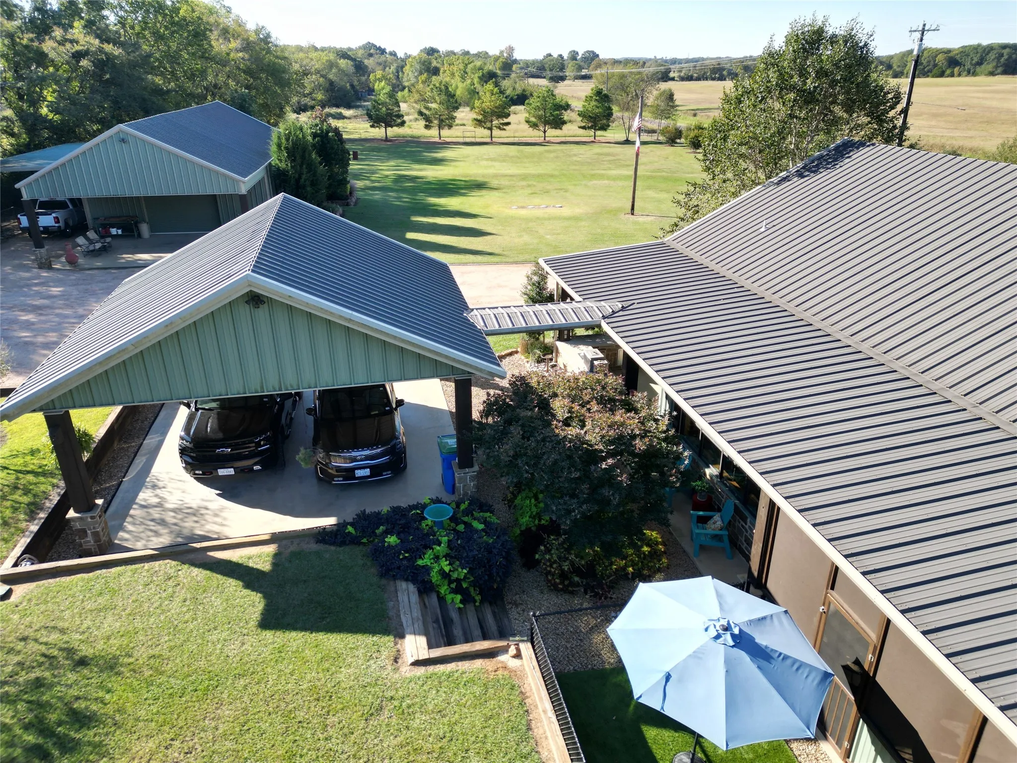 Single Family Residence For Sale in Van Zandt County , 2300 Vz County Road 2504, Canton, Texas 75103, 3 Bedrooms, 2 Bathrooms, Garage spaces, 2,564 Sqft, built in 2016, Preowned, Price $799,000, mls#21164149, Real Estate Agent in Canton, Homes For Sale in Van Zandt county, Homes For Sale in Canton, Realtor in Canton Texas, Real Estate Brokerage Independent Realty Texas, Luminita Cordes Realtor