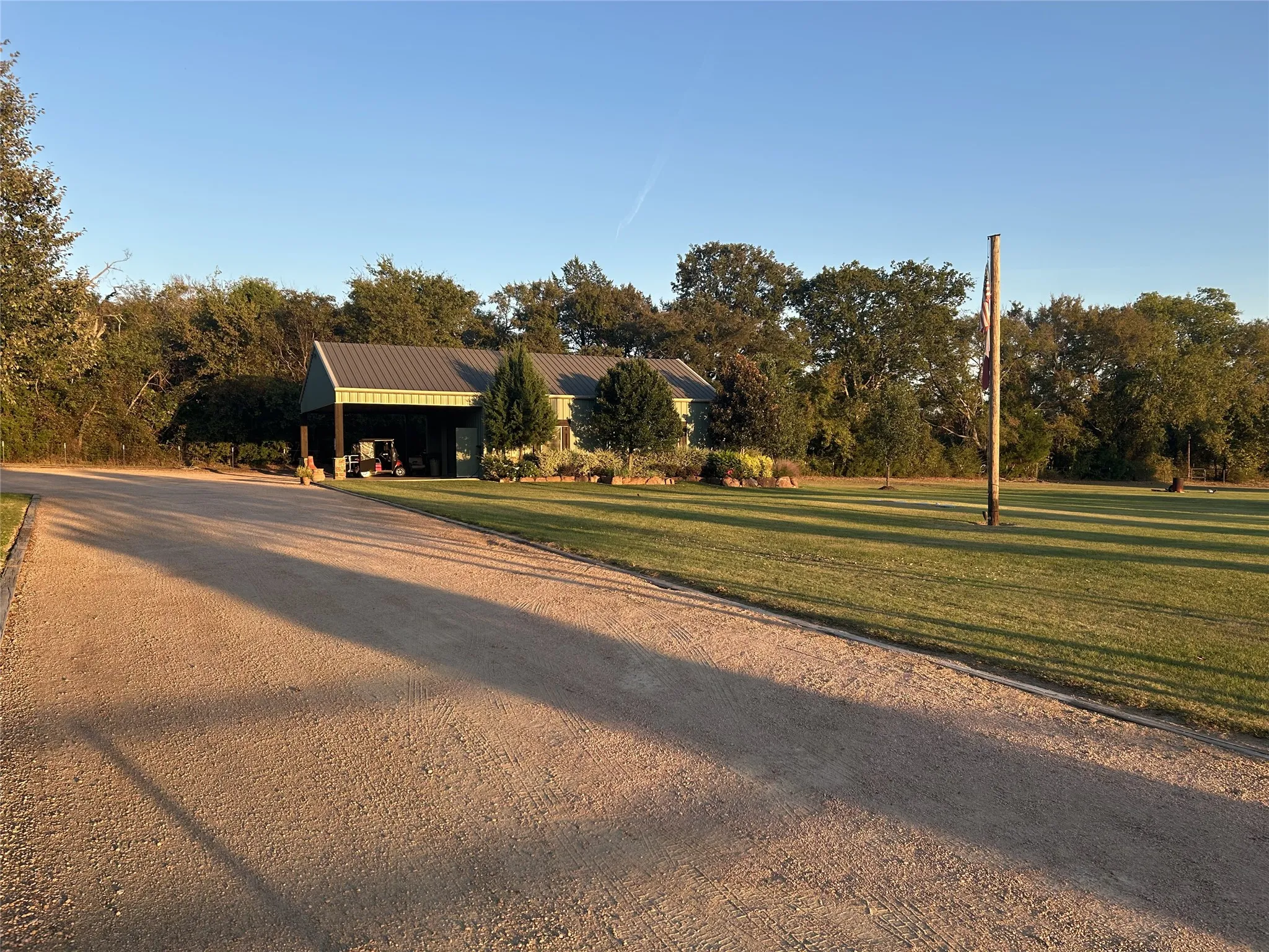Single Family Residence For Sale in Van Zandt County , 2300 Vz County Road 2504, Canton, Texas 75103, 3 Bedrooms, 2 Bathrooms, Garage spaces, 2,564 Sqft, built in 2016, Preowned, Price $799,000, mls#21164149, Real Estate Agent in Canton, Homes For Sale in Van Zandt county, Homes For Sale in Canton, Realtor in Canton Texas, Real Estate Brokerage Independent Realty Texas, Luminita Cordes Realtor