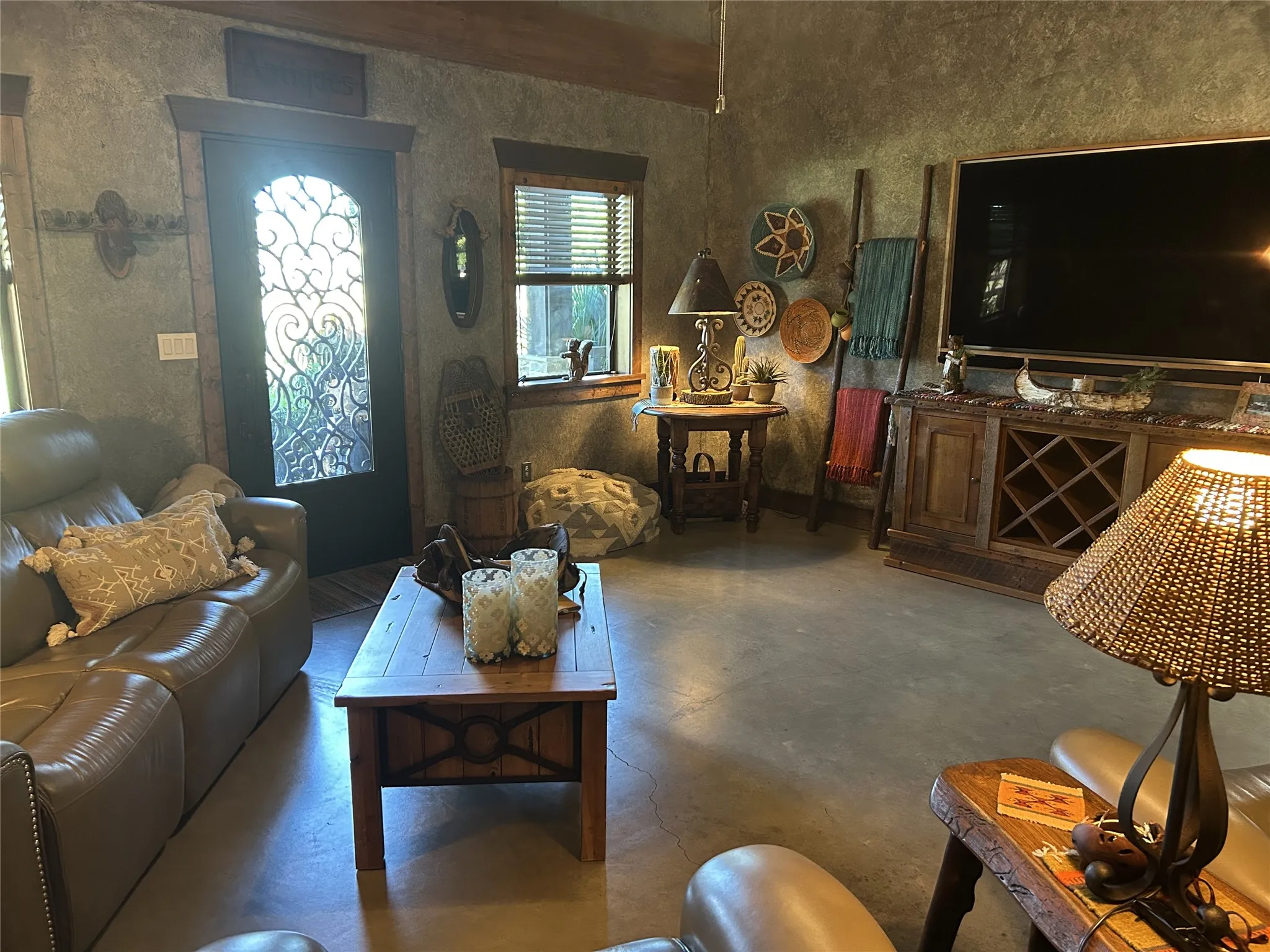Single Family Residence For Sale in Van Zandt County , 2300 Vz County Road 2504, Canton, Texas 75103, 3 Bedrooms, 2 Bathrooms, Garage spaces, 2,564 Sqft, built in 2016, Preowned, Price $799,000, mls#21164149, Real Estate Agent in Canton, Homes For Sale in Van Zandt county, Homes For Sale in Canton, Realtor in Canton Texas, Real Estate Brokerage Independent Realty Texas, Luminita Cordes Realtor