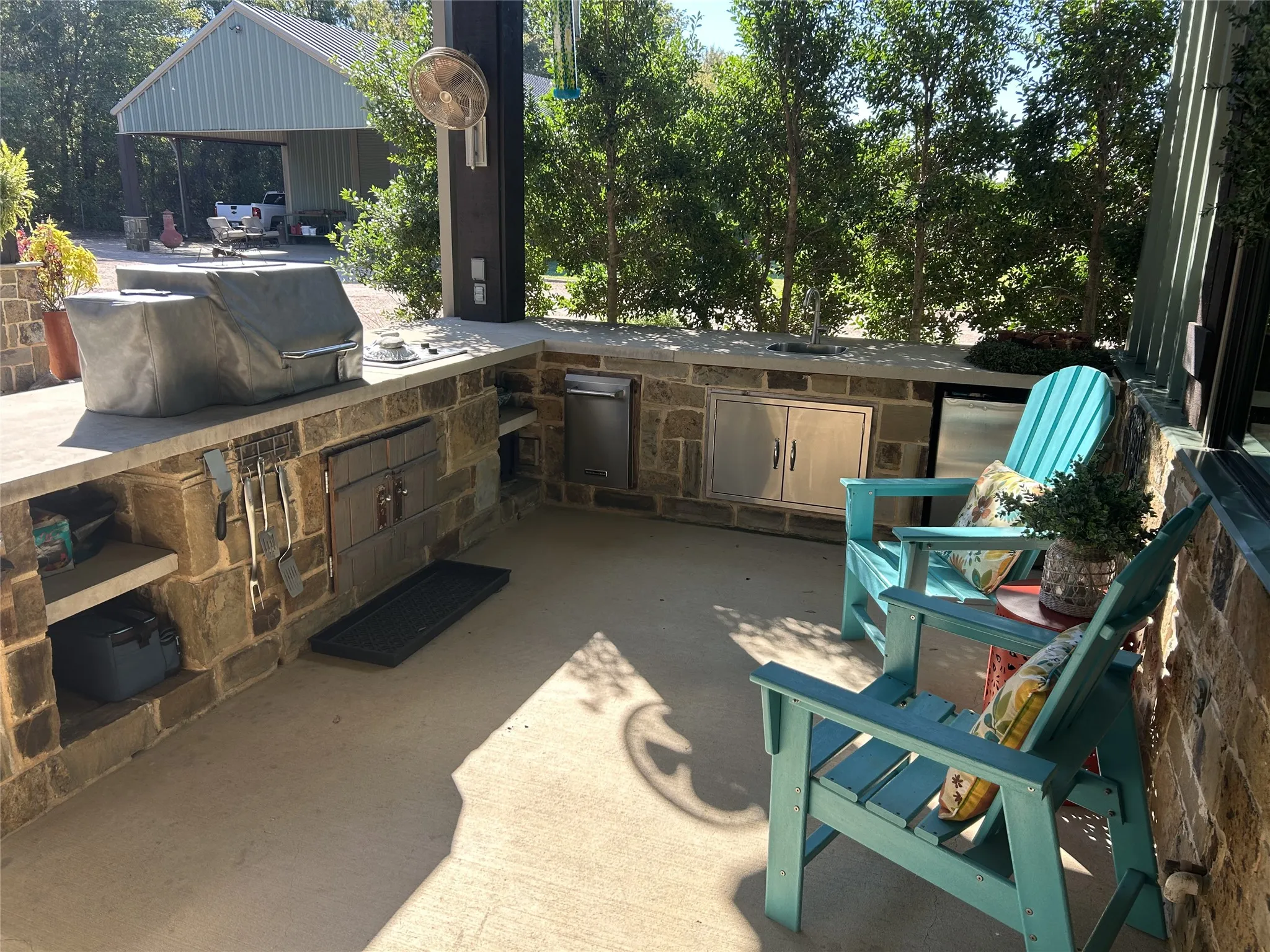 Single Family Residence For Sale in Van Zandt County , 2300 Vz County Road 2504, Canton, Texas 75103, 3 Bedrooms, 2 Bathrooms, Garage spaces, 2,564 Sqft, built in 2016, Preowned, Price $799,000, mls#21164149, Real Estate Agent in Canton, Homes For Sale in Van Zandt county, Homes For Sale in Canton, Realtor in Canton Texas, Real Estate Brokerage Independent Realty Texas, Luminita Cordes Realtor