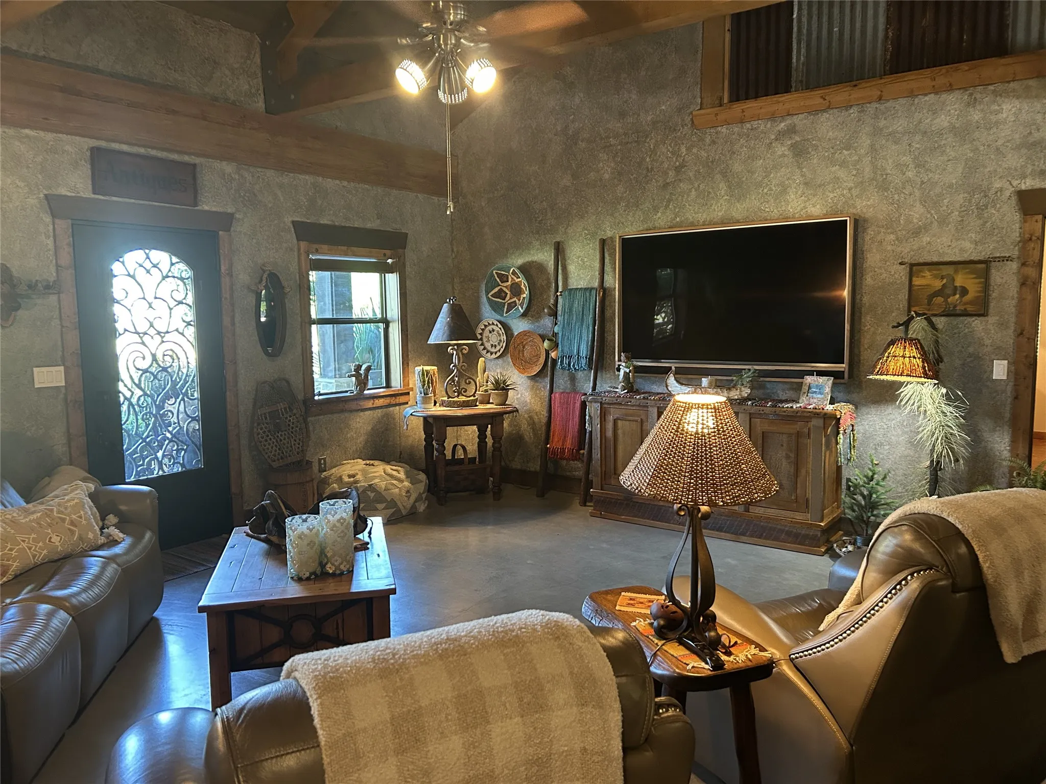 Single Family Residence For Sale in Van Zandt County , 2300 Vz County Road 2504, Canton, Texas 75103, 3 Bedrooms, 2 Bathrooms, Garage spaces, 2,564 Sqft, built in 2016, Preowned, Price $799,000, mls#21164149, Real Estate Agent in Canton, Homes For Sale in Van Zandt county, Homes For Sale in Canton, Realtor in Canton Texas, Real Estate Brokerage Independent Realty Texas, Luminita Cordes Realtor