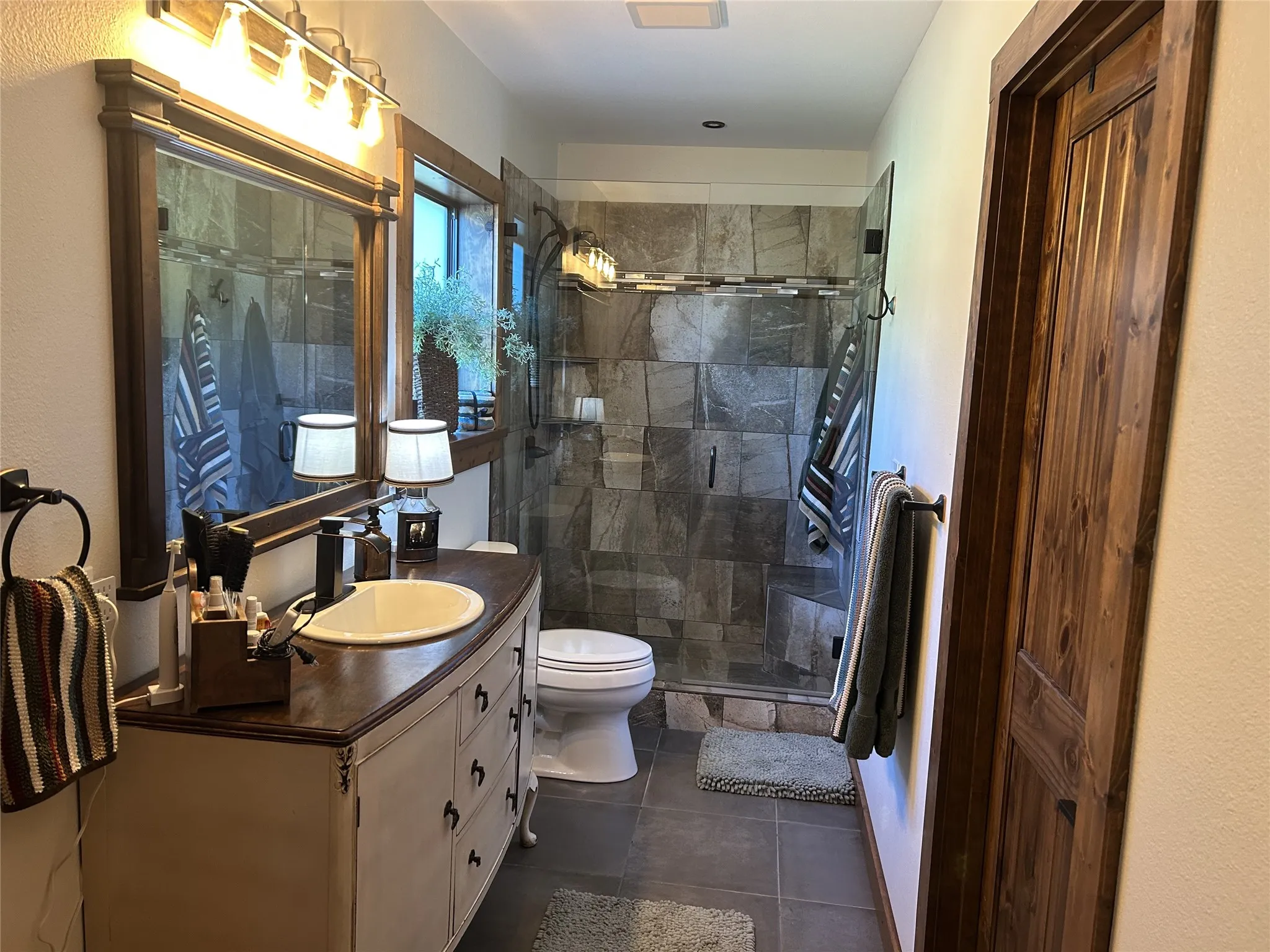Single Family Residence For Sale in Van Zandt County , 2300 Vz County Road 2504, Canton, Texas 75103, 3 Bedrooms, 2 Bathrooms, Garage spaces, 2,564 Sqft, built in 2016, Preowned, Price $799,000, mls#21164149, Real Estate Agent in Canton, Homes For Sale in Van Zandt county, Homes For Sale in Canton, Realtor in Canton Texas, Real Estate Brokerage Independent Realty Texas, Luminita Cordes Realtor