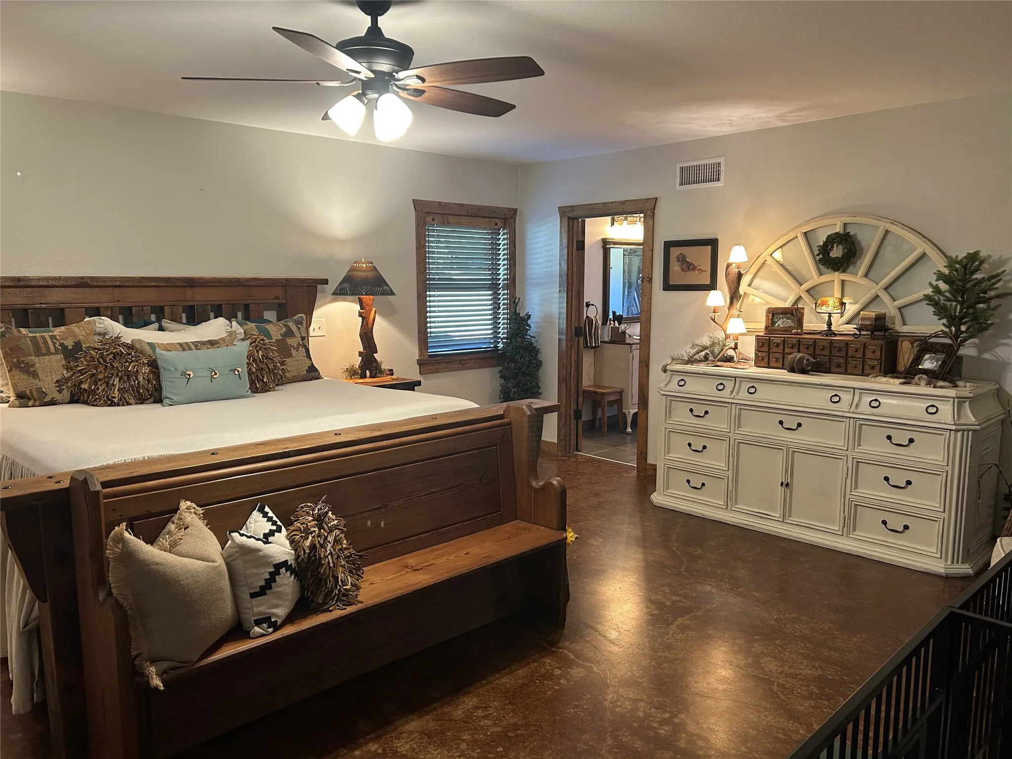 Single Family Residence For Sale in Van Zandt County , 2300 Vz County Road 2504, Canton, Texas 75103, 3 Bedrooms, 2 Bathrooms, Garage spaces, 2,564 Sqft, built in 2016, Preowned, Price $799,000, mls#21164149, Real Estate Agent in Canton, Homes For Sale in Van Zandt county, Homes For Sale in Canton, Realtor in Canton Texas, Real Estate Brokerage Independent Realty Texas, Luminita Cordes Realtor