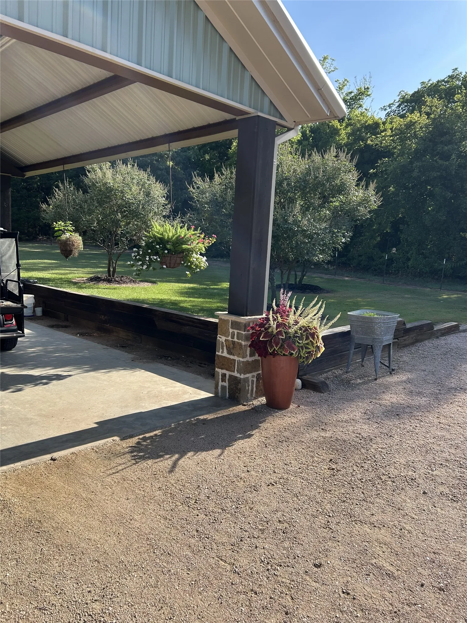 Single Family Residence For Sale in Van Zandt County , 2300 Vz County Road 2504, Canton, Texas 75103, 3 Bedrooms, 2 Bathrooms, Garage spaces, 2,564 Sqft, built in 2016, Preowned, Price $799,000, mls#21164149, Real Estate Agent in Canton, Homes For Sale in Van Zandt county, Homes For Sale in Canton, Realtor in Canton Texas, Real Estate Brokerage Independent Realty Texas, Luminita Cordes Realtor
