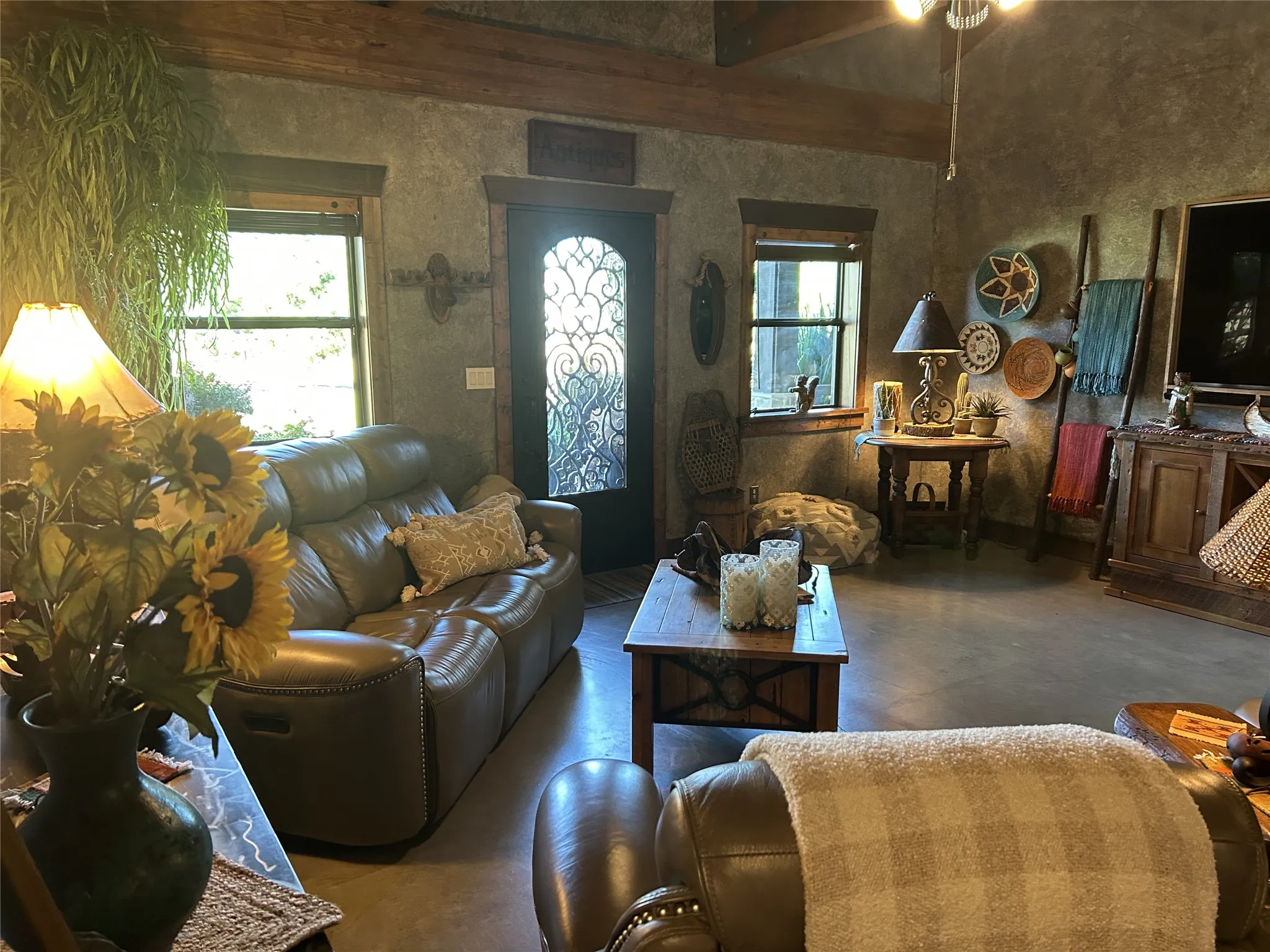 Single Family Residence For Sale in Van Zandt County , 2300 Vz County Road 2504, Canton, Texas 75103, 3 Bedrooms, 2 Bathrooms, Garage spaces, 2,564 Sqft, built in 2016, Preowned, Price $799,000, mls#21164149, Real Estate Agent in Canton, Homes For Sale in Van Zandt county, Homes For Sale in Canton, Realtor in Canton Texas, Real Estate Brokerage Independent Realty Texas, Luminita Cordes Realtor