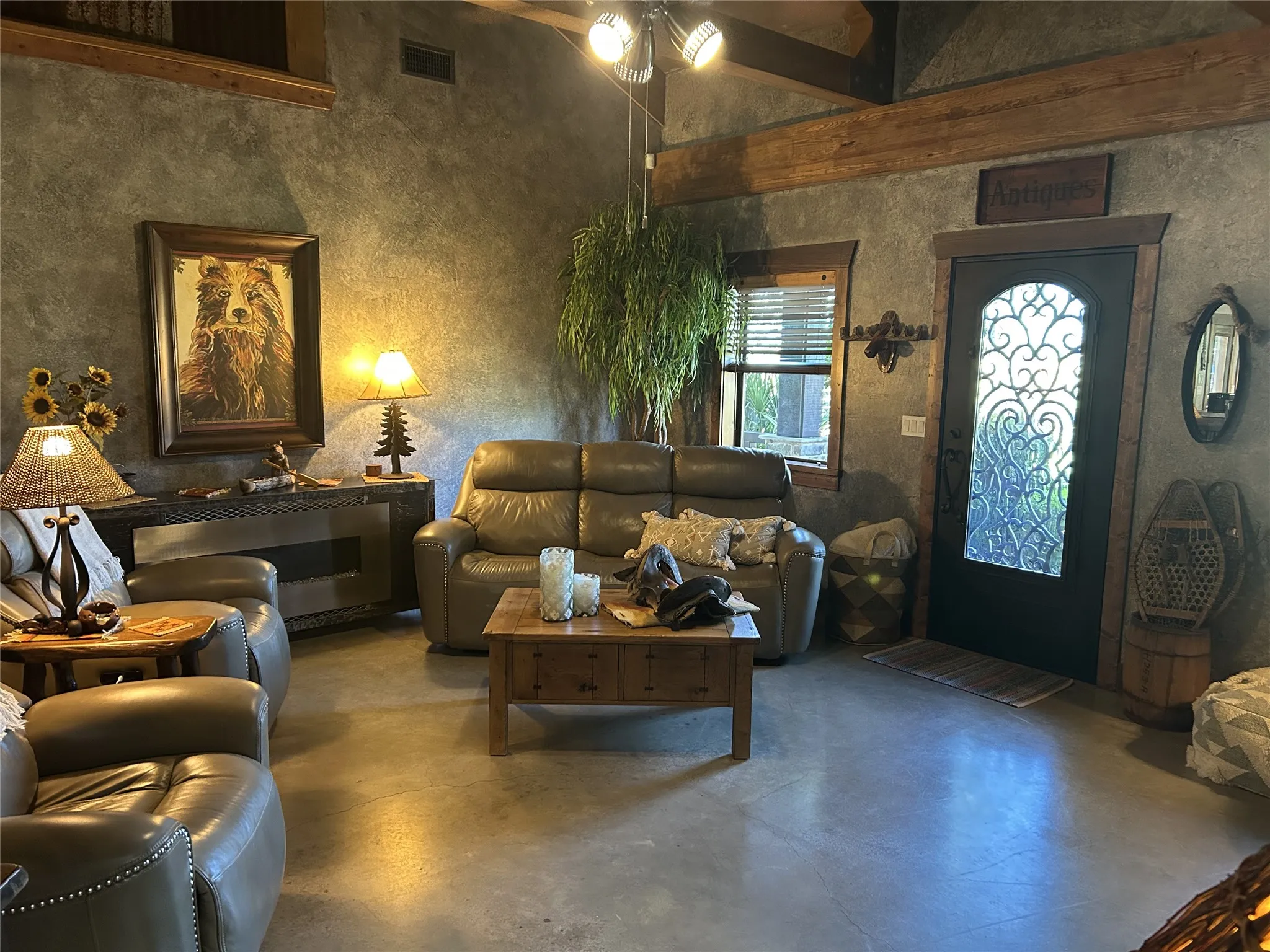 Single Family Residence For Sale in Van Zandt County , 2300 Vz County Road 2504, Canton, Texas 75103, 3 Bedrooms, 2 Bathrooms, Garage spaces, 2,564 Sqft, built in 2016, Preowned, Price $799,000, mls#21164149, Real Estate Agent in Canton, Homes For Sale in Van Zandt county, Homes For Sale in Canton, Realtor in Canton Texas, Real Estate Brokerage Independent Realty Texas, Luminita Cordes Realtor