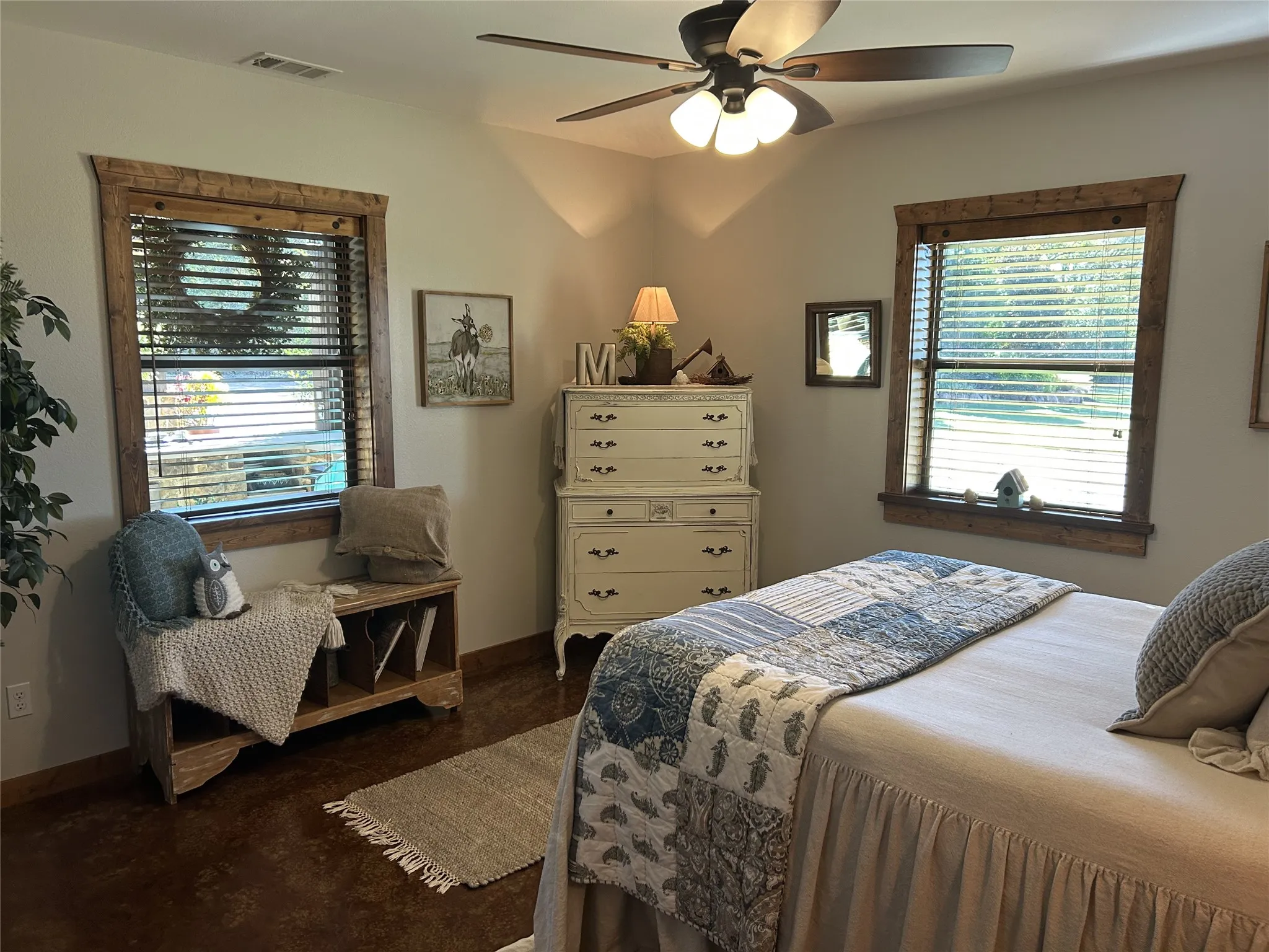 Single Family Residence For Sale in Van Zandt County , 2300 Vz County Road 2504, Canton, Texas 75103, 3 Bedrooms, 2 Bathrooms, Garage spaces, 2,564 Sqft, built in 2016, Preowned, Price $799,000, mls#21164149, Real Estate Agent in Canton, Homes For Sale in Van Zandt county, Homes For Sale in Canton, Realtor in Canton Texas, Real Estate Brokerage Independent Realty Texas, Luminita Cordes Realtor