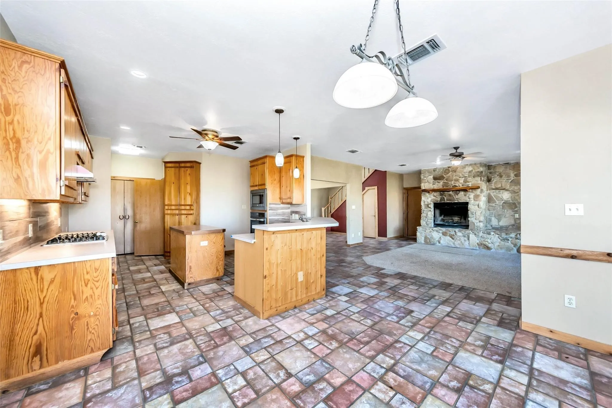 Single Family Residence For Sale in Wise County , 131 County Road 4680, Boyd, Texas 76023, 3 Bedroom, 3 Bathroom, 2 Garage spaces, 2,244 Sqft, built in 1997, mls#21166735, Real Estate Agent in Boyd, Homes For Sale in Wise county, Homes For Sale in Boyd, Realtor in Boyd Texas, Real Estate Brokerage Independent Realty Texas, Luminita Cordes Realtor