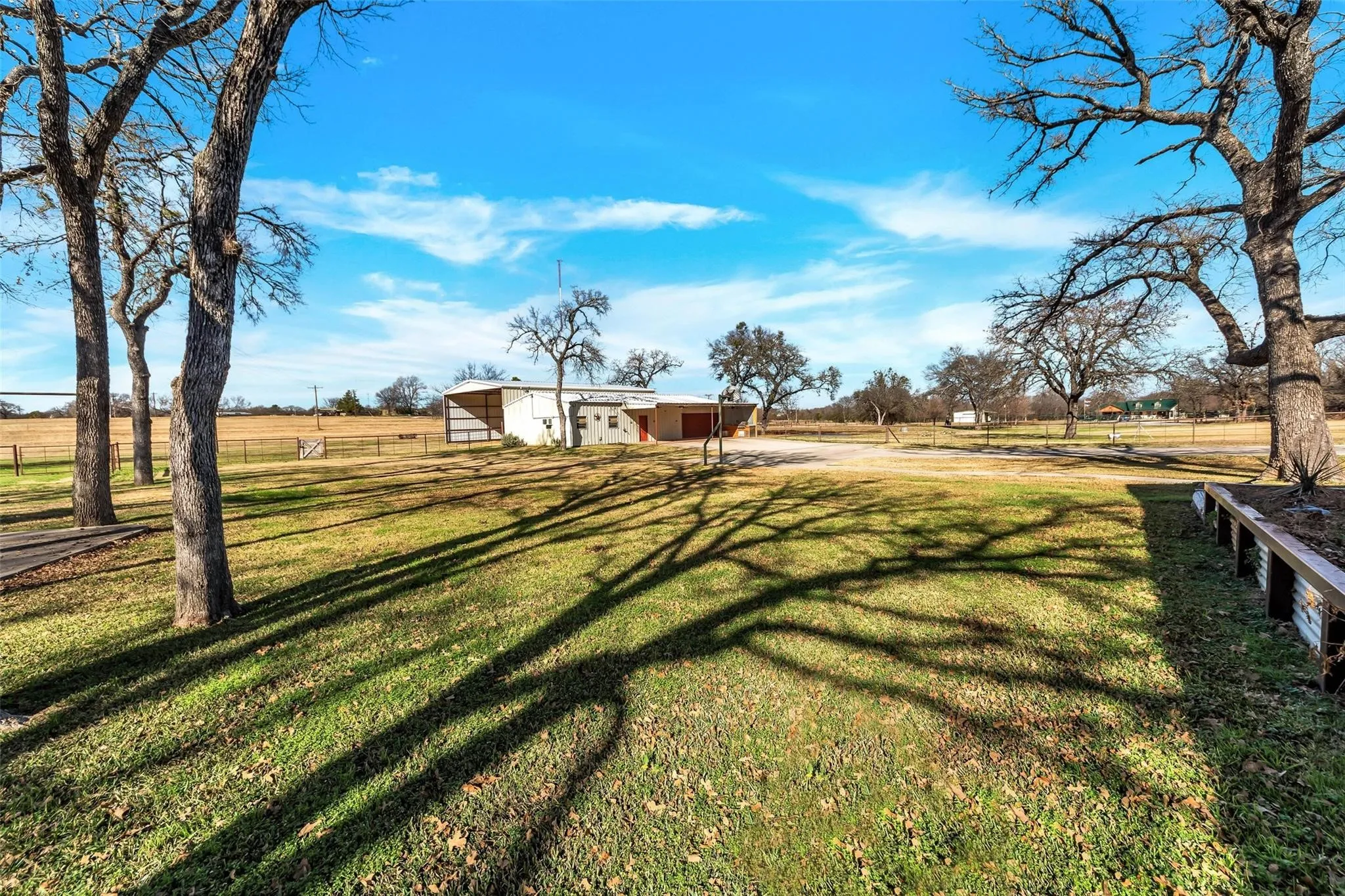 Single Family Residence For Sale in Wise County , 131 County Road 4680, Boyd, Texas 76023, 3 Bedroom, 3 Bathroom, 2 Garage spaces, 2,244 Sqft, built in 1997, mls#21166735, Real Estate Agent in Boyd, Homes For Sale in Wise county, Homes For Sale in Boyd, Realtor in Boyd Texas, Real Estate Brokerage Independent Realty Texas, Luminita Cordes Realtor