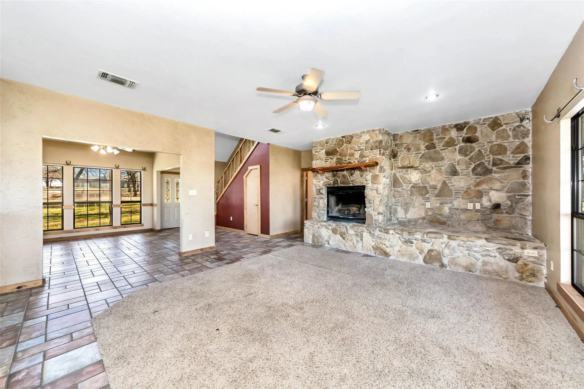 Single Family Residence For Sale in Wise County , 131 County Road 4680, Boyd, Texas 76023, 3 Bedroom, 3 Bathroom, 2 Garage spaces, 2,244 Sqft, built in 1997, mls#21166735, Real Estate Agent in Boyd, Homes For Sale in Wise county, Homes For Sale in Boyd, Realtor in Boyd Texas, Real Estate Brokerage Independent Realty Texas, Luminita Cordes Realtor