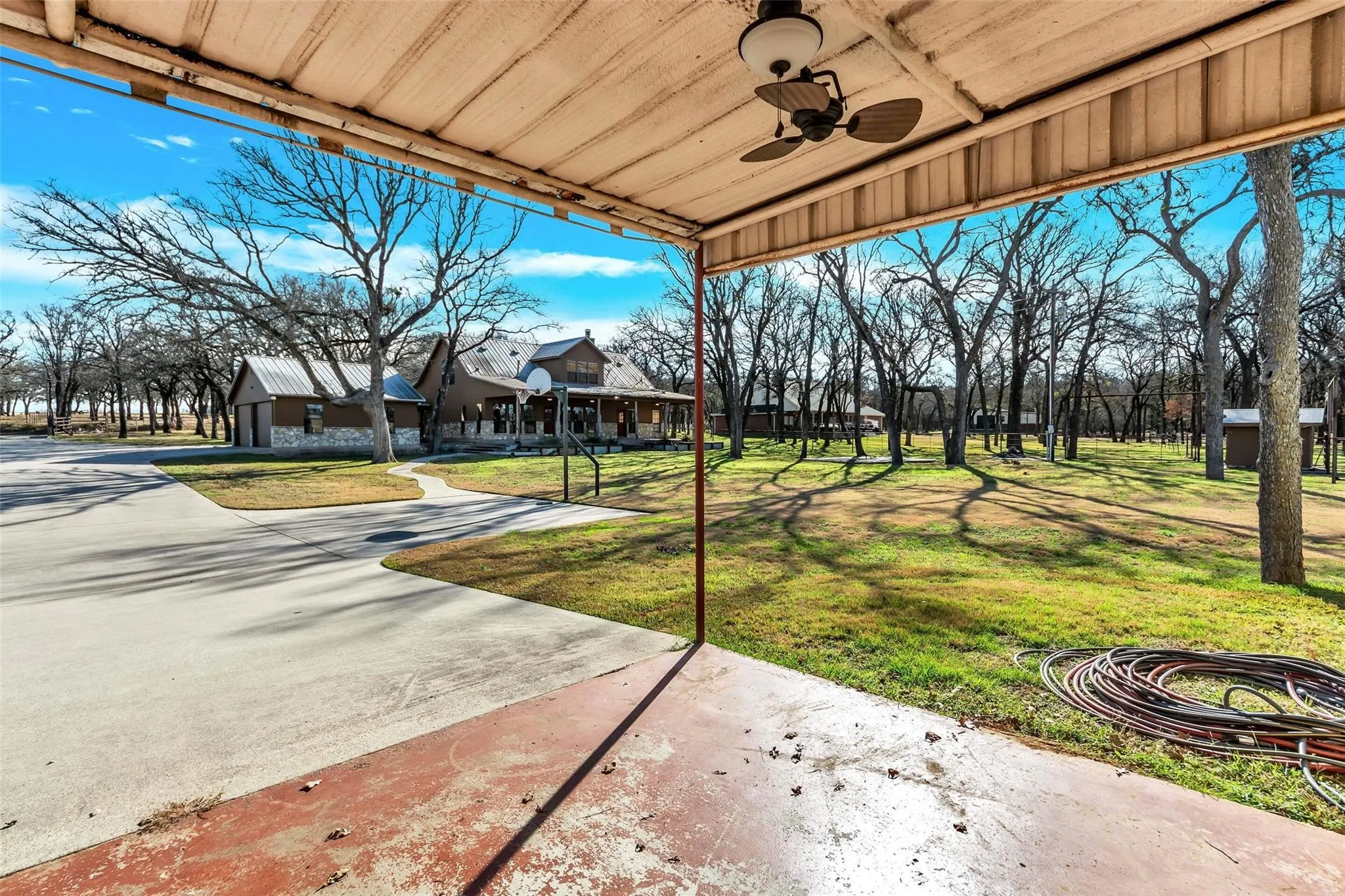 Single Family Residence For Sale in Wise County , 131 County Road 4680, Boyd, Texas 76023, 3 Bedroom, 3 Bathroom, 2 Garage spaces, 2,244 Sqft, built in 1997, mls#21166735, Real Estate Agent in Boyd, Homes For Sale in Wise county, Homes For Sale in Boyd, Realtor in Boyd Texas, Real Estate Brokerage Independent Realty Texas, Luminita Cordes Realtor