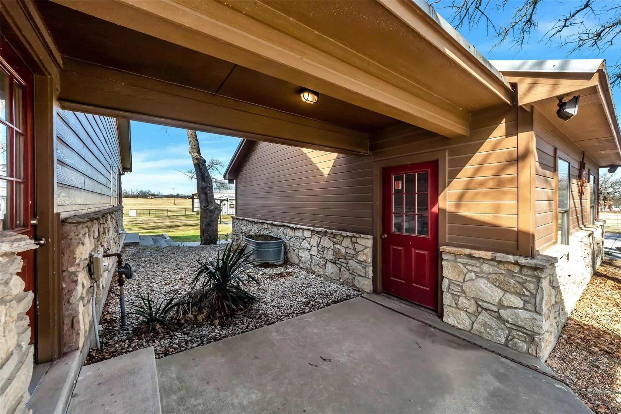 Single Family Residence For Sale in Wise County , 131 County Road 4680, Boyd, Texas 76023, 3 Bedroom, 3 Bathroom, 2 Garage spaces, 2,244 Sqft, built in 1997, mls#21166735, Real Estate Agent in Boyd, Homes For Sale in Wise county, Homes For Sale in Boyd, Realtor in Boyd Texas, Real Estate Brokerage Independent Realty Texas, Luminita Cordes Realtor