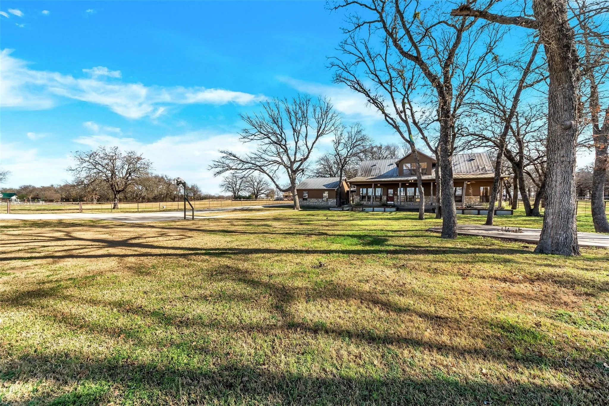 Single Family Residence For Sale in Wise County , 131 County Road 4680, Boyd, Texas 76023, 3 Bedroom, 3 Bathroom, 2 Garage spaces, 2,244 Sqft, built in 1997, mls#21166735, Real Estate Agent in Boyd, Homes For Sale in Wise county, Homes For Sale in Boyd, Realtor in Boyd Texas, Real Estate Brokerage Independent Realty Texas, Luminita Cordes Realtor