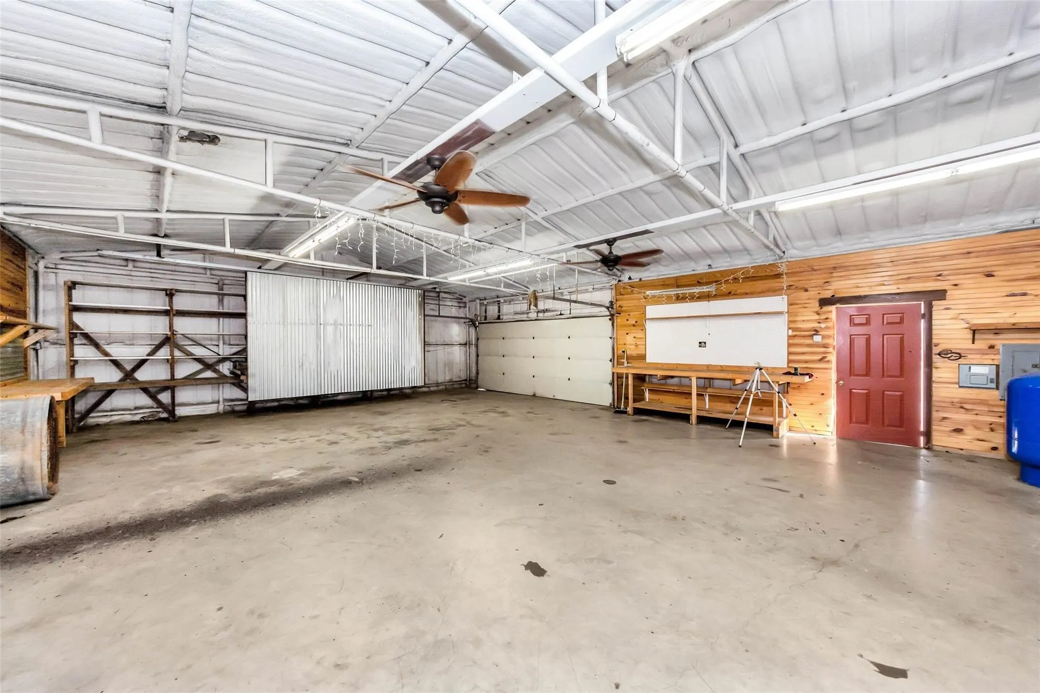 Single Family Residence For Sale in Wise County , 131 County Road 4680, Boyd, Texas 76023, 3 Bedroom, 3 Bathroom, 2 Garage spaces, 2,244 Sqft, built in 1997, mls#21166735, Real Estate Agent in Boyd, Homes For Sale in Wise county, Homes For Sale in Boyd, Realtor in Boyd Texas, Real Estate Brokerage Independent Realty Texas, Luminita Cordes Realtor