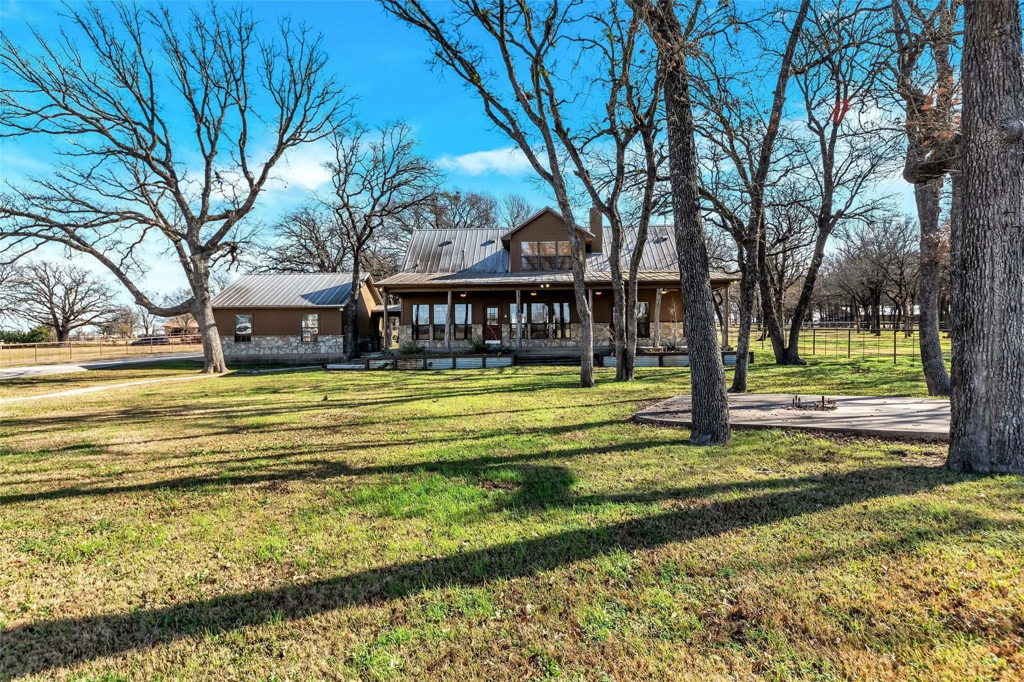 Single Family Residence For Sale in Wise County , 131 County Road 4680, Boyd, Texas 76023, 3 Bedroom, 3 Bathroom, 2 Garage spaces, 2,244 Sqft, built in 1997, mls#21166735, Real Estate Agent in Boyd, Homes For Sale in Wise county, Homes For Sale in Boyd, Realtor in Boyd Texas, Real Estate Brokerage Independent Realty Texas, Luminita Cordes Realtor