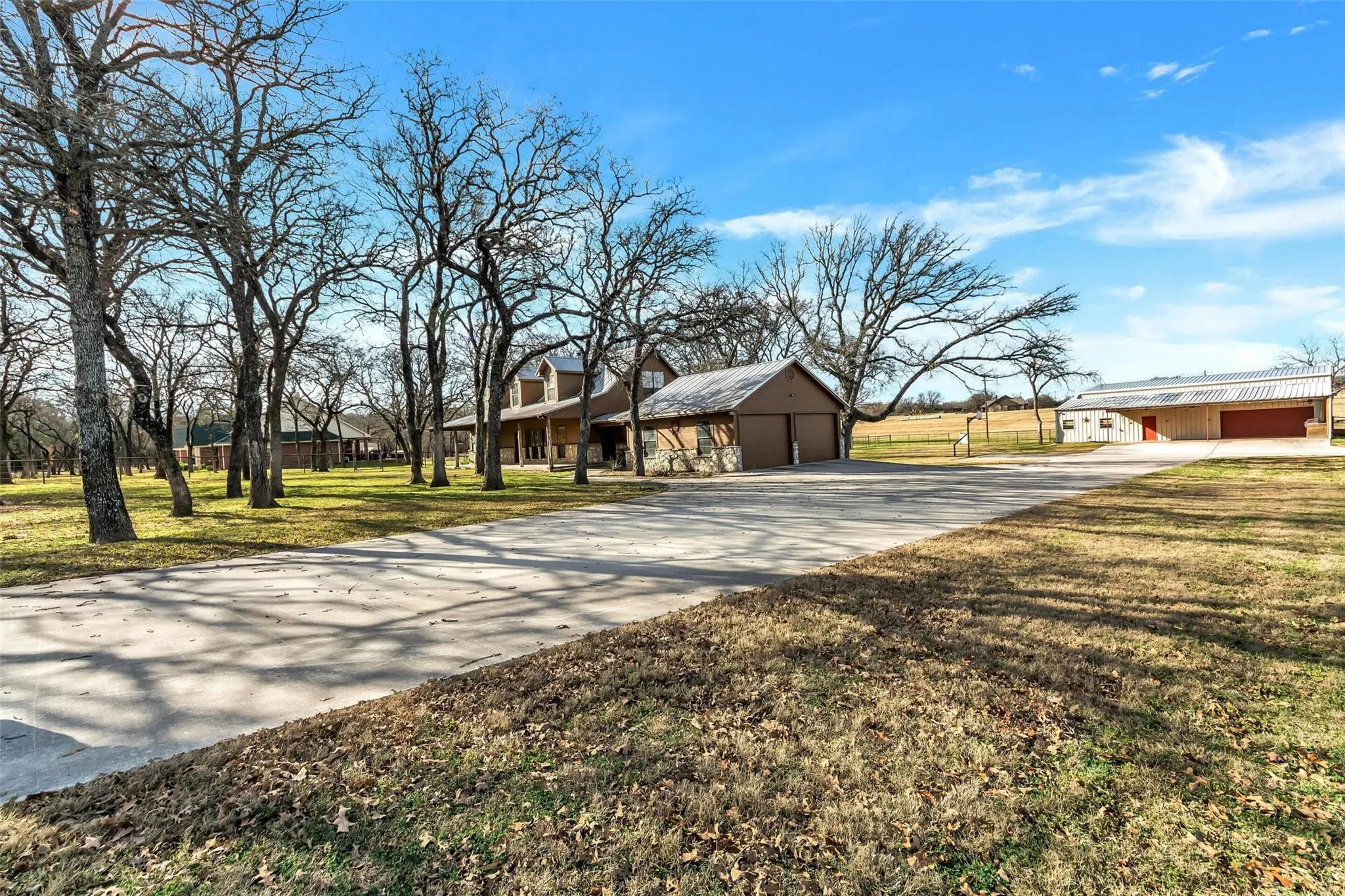 Single Family Residence For Sale in Wise County , 131 County Road 4680, Boyd, Texas 76023, 3 Bedroom, 3 Bathroom, 2 Garage spaces, 2,244 Sqft, built in 1997, mls#21166735, Real Estate Agent in Boyd, Homes For Sale in Wise county, Homes For Sale in Boyd, Realtor in Boyd Texas, Real Estate Brokerage Independent Realty Texas, Luminita Cordes Realtor